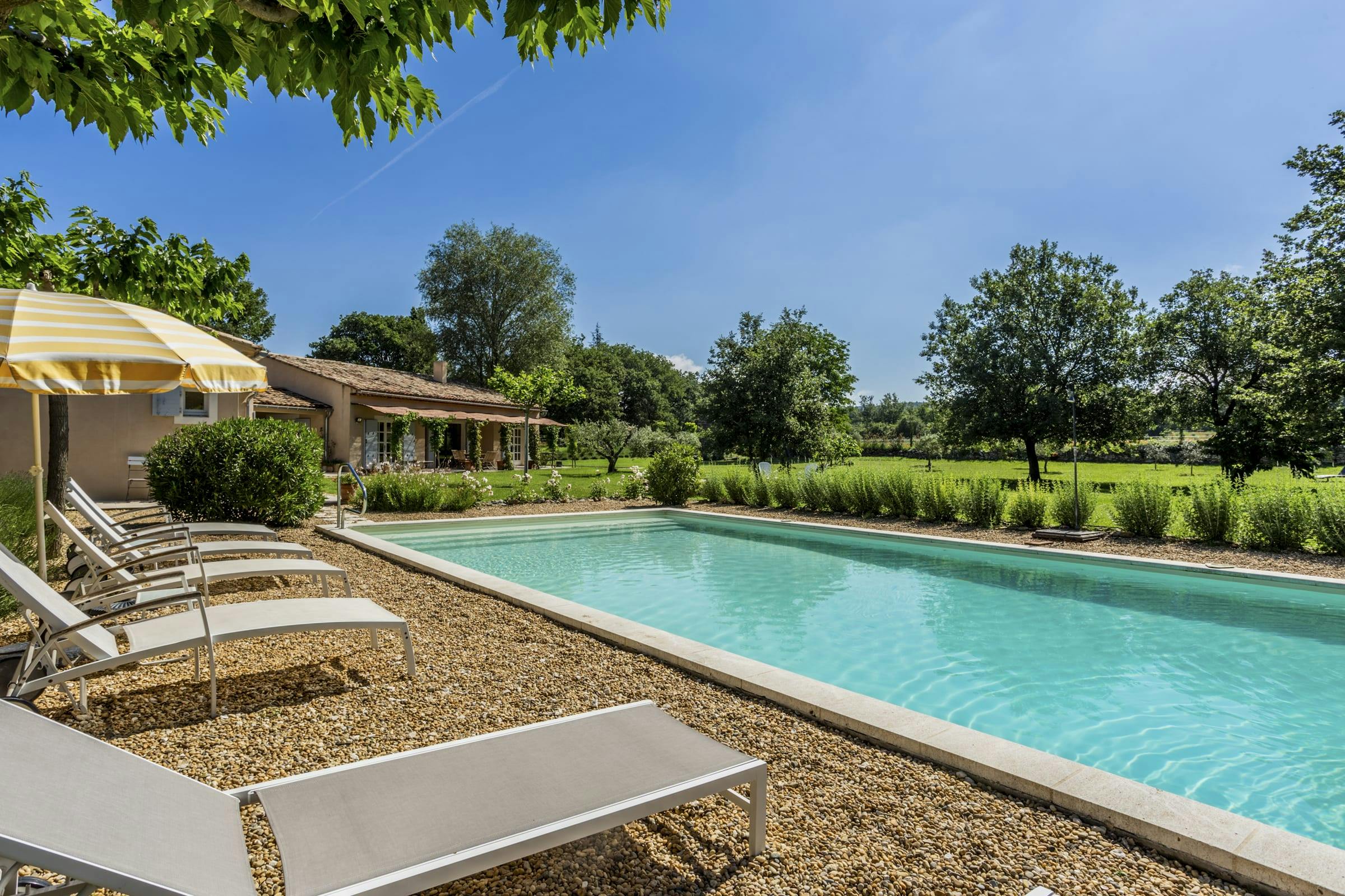 Mas Mistral Vaucluse Provence: Charming 2-Bedroom Villa with Private Pool, Vaucluse, Provence