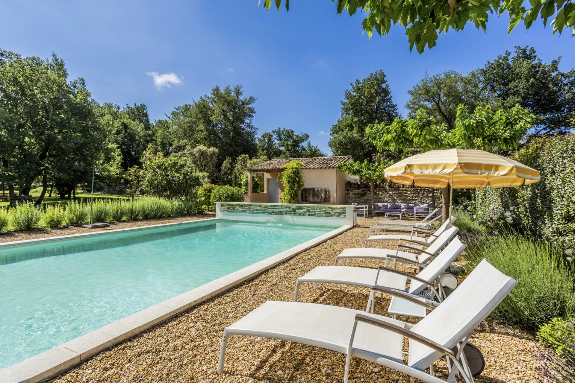 Mas Mistral Vaucluse Saint-Rémy-de-Provence 2: Spacious 5-Bedroom Apartment with Pool and Tennis Court, Saint-Rémy-de-Provence