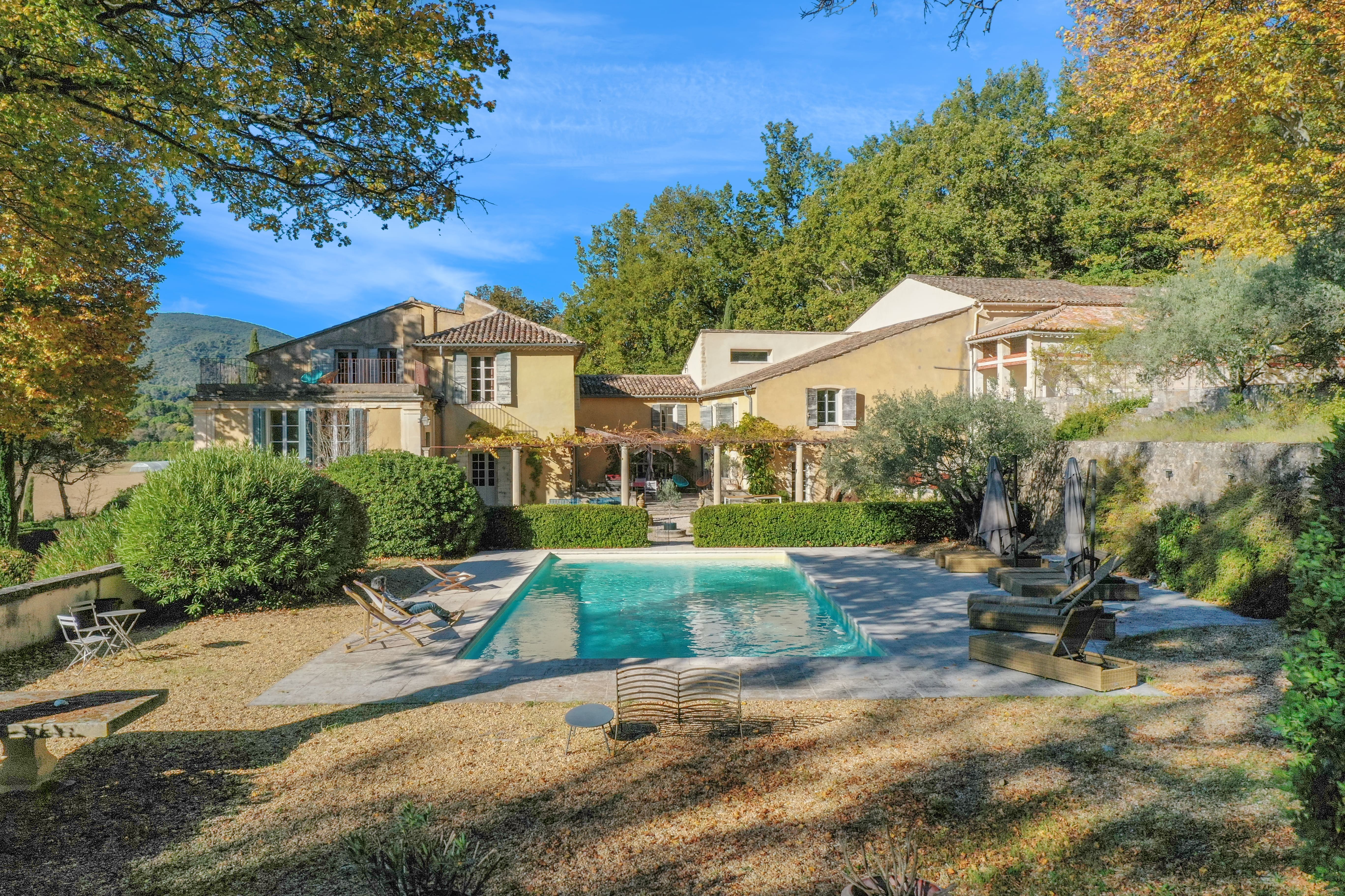 Mas Mistral Vaucluse Vaucluse: Luxury 7-Bedroom Villa with Pool and Tennis Court, Vaucluse