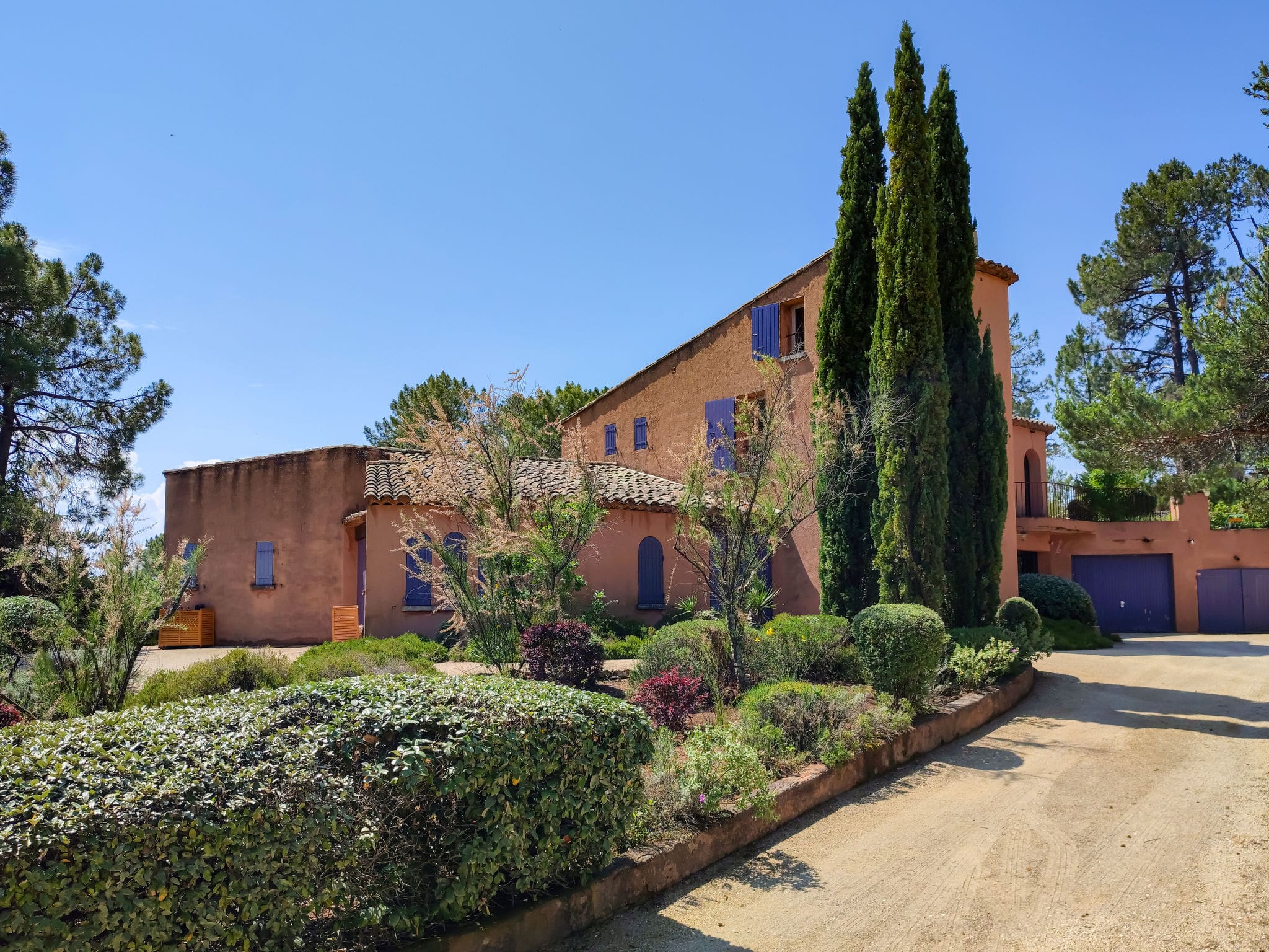 Mas Ochre Roussillon: Spectacular 7-Bedroom Villa with Heated Pool and Gardens in the Heart of Provence France