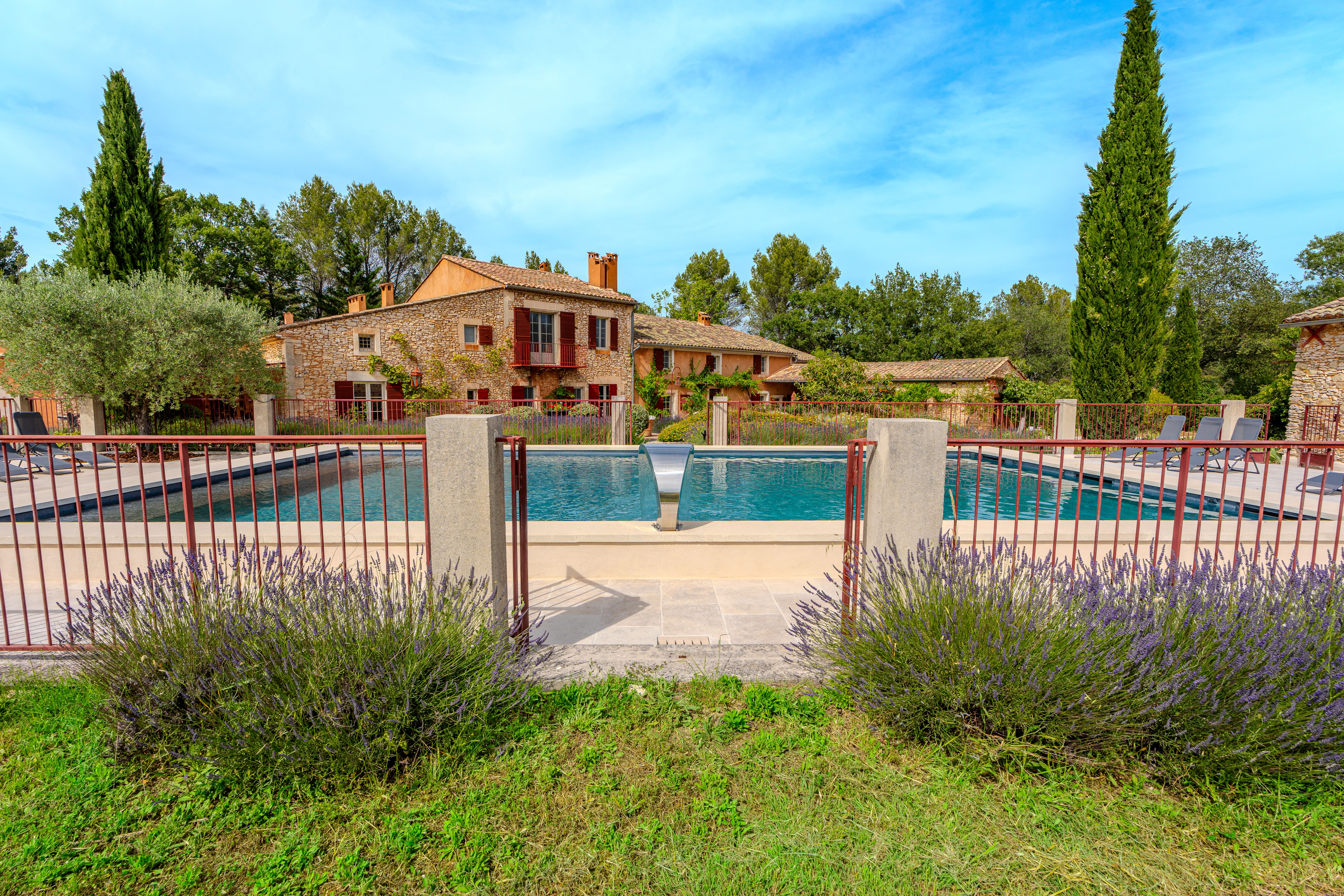 Mas Perreal Vaucluse: Spacious 9-Bedroom Villa with Pool, Vaucluse