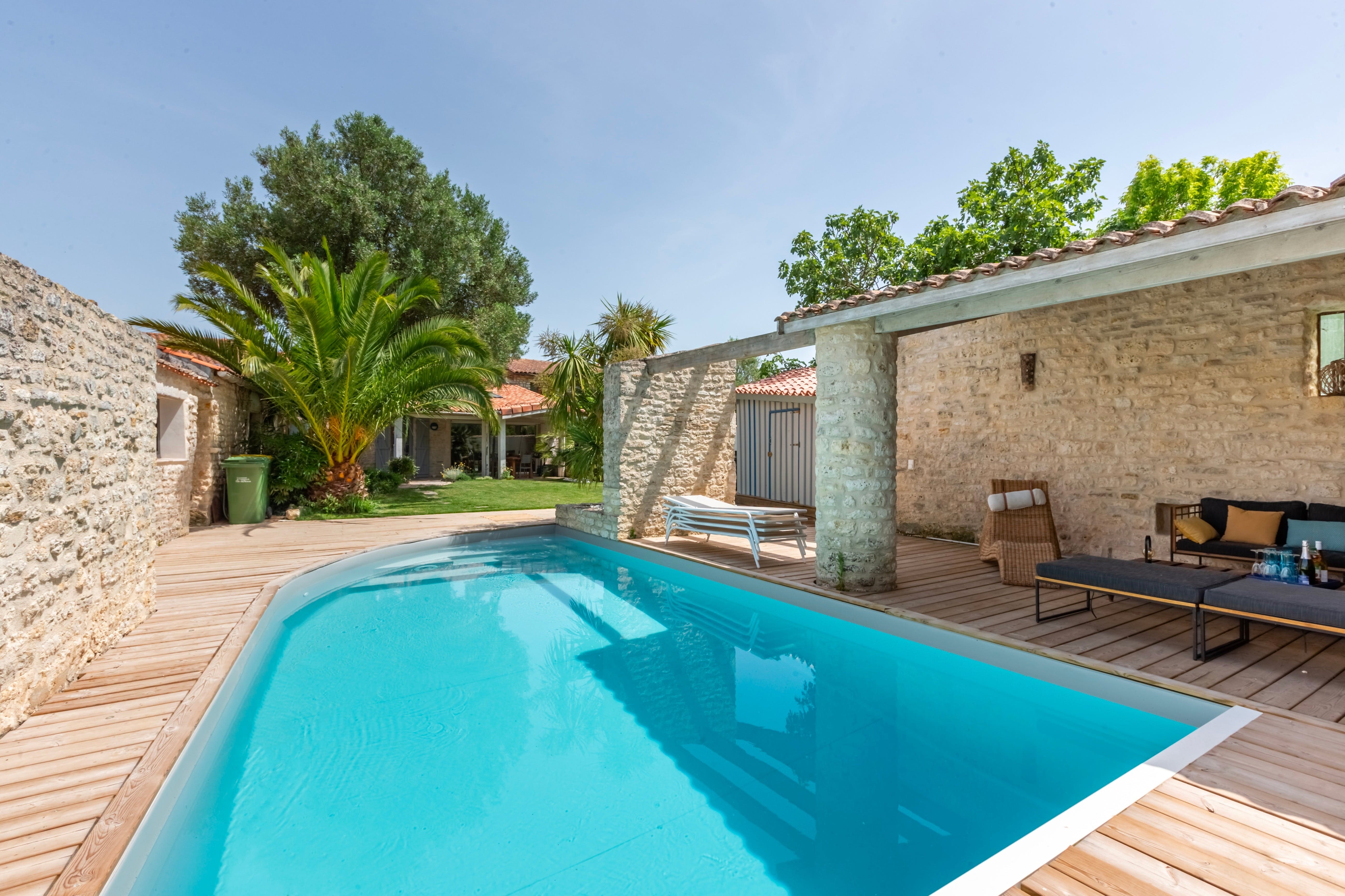 Mas Pignot Oléron: Spacious 5-Bedroom Luxury Apartment with Seaview and Pool, Charente-Maritime