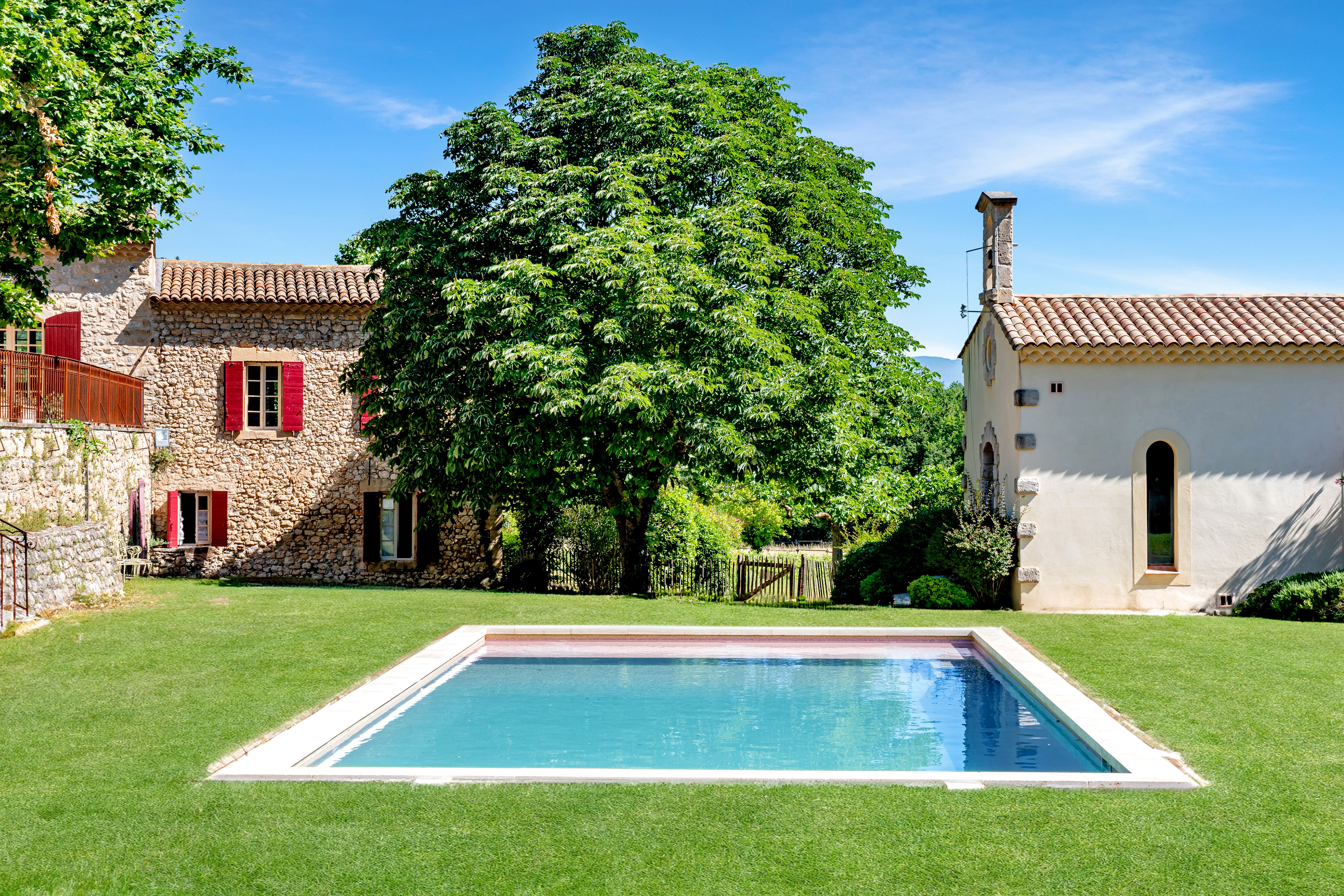 Mas Saint-Victoire Aix-en-Provence: Exquisite 7-Bedroom Villa with Pool and Countryside Views, Aix-en-Provence