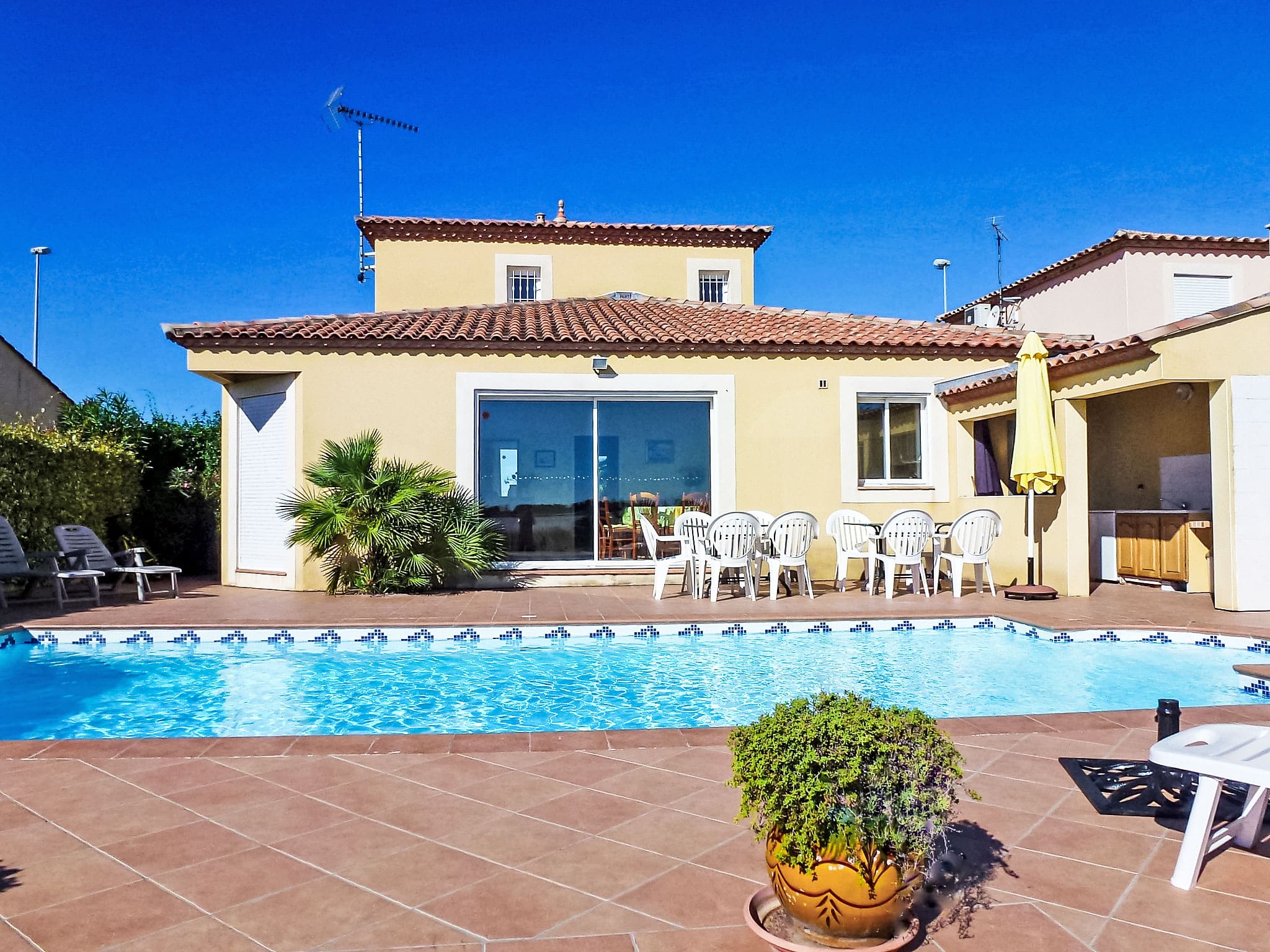 Mas Salinier Grau: Spectacular 5-Bedroom Family Villa with Private Pool and Salt Marsh Views in Mediterranean France