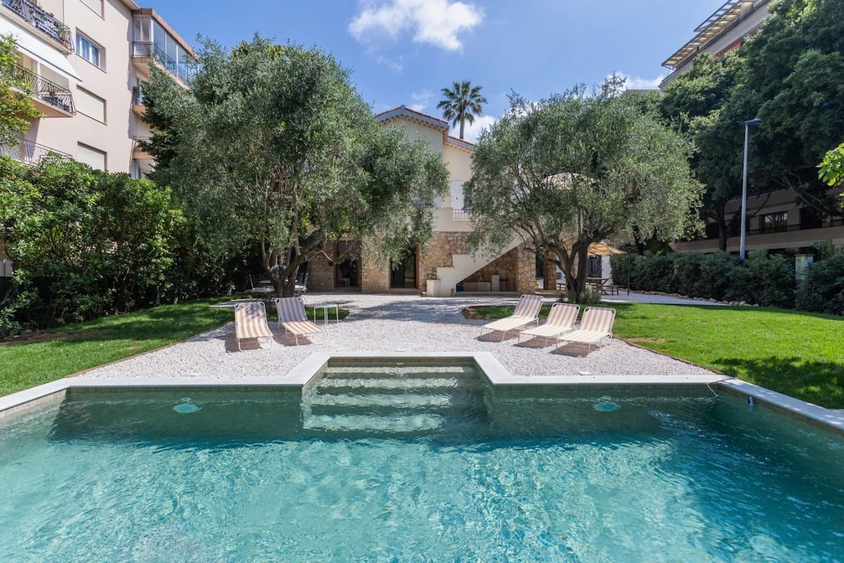 Mas Suquet Cannes Cannes: Luxury 5-Bedroom Villa with Private Pool and Seaview, Cannes