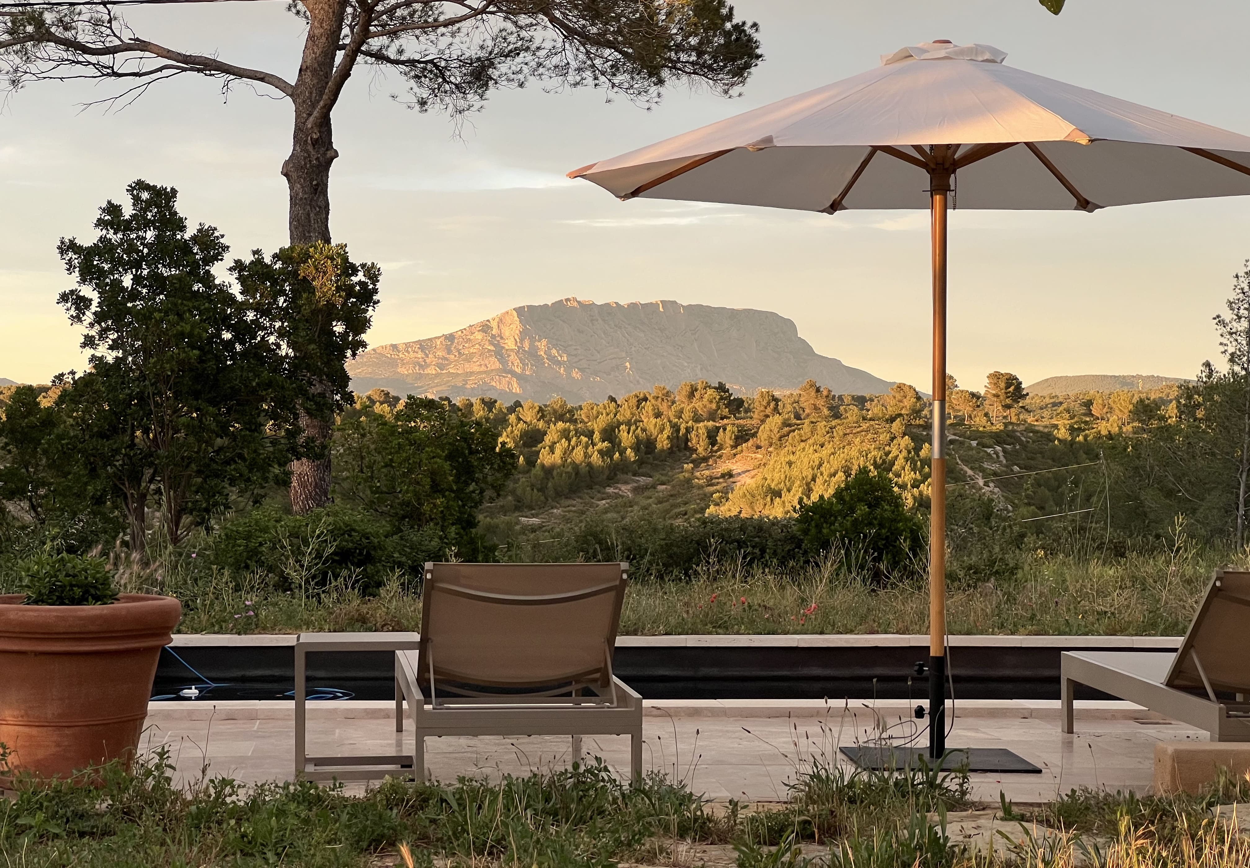 Mas Ventoux Aix-en-Provence: Elegant 3-Bedroom Villa with Pool, Aix-en-Provence