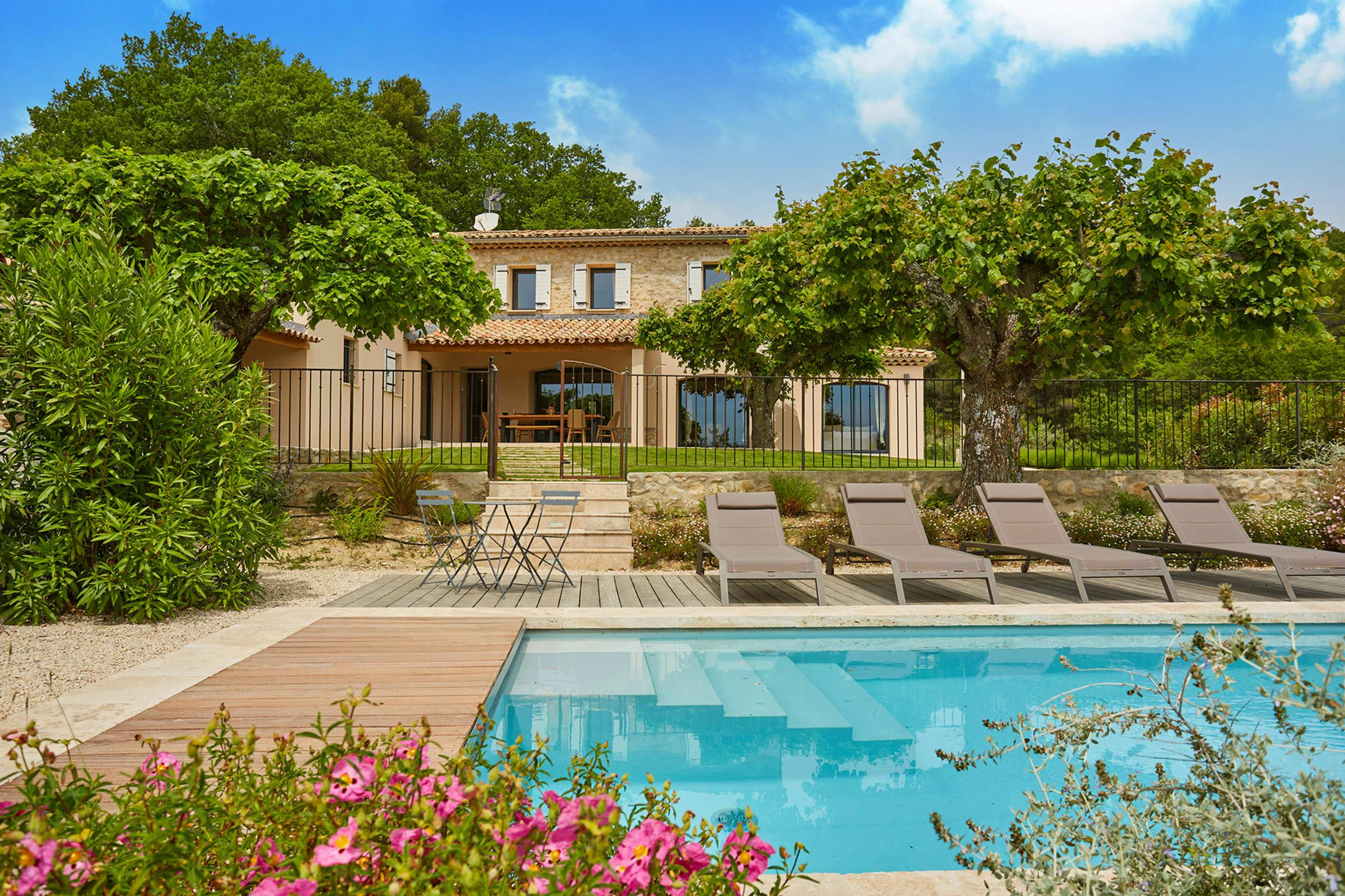 Mas Ventoux Vaucluse: 4-Bedroom Luxury Villa with Pool, Vaucluse