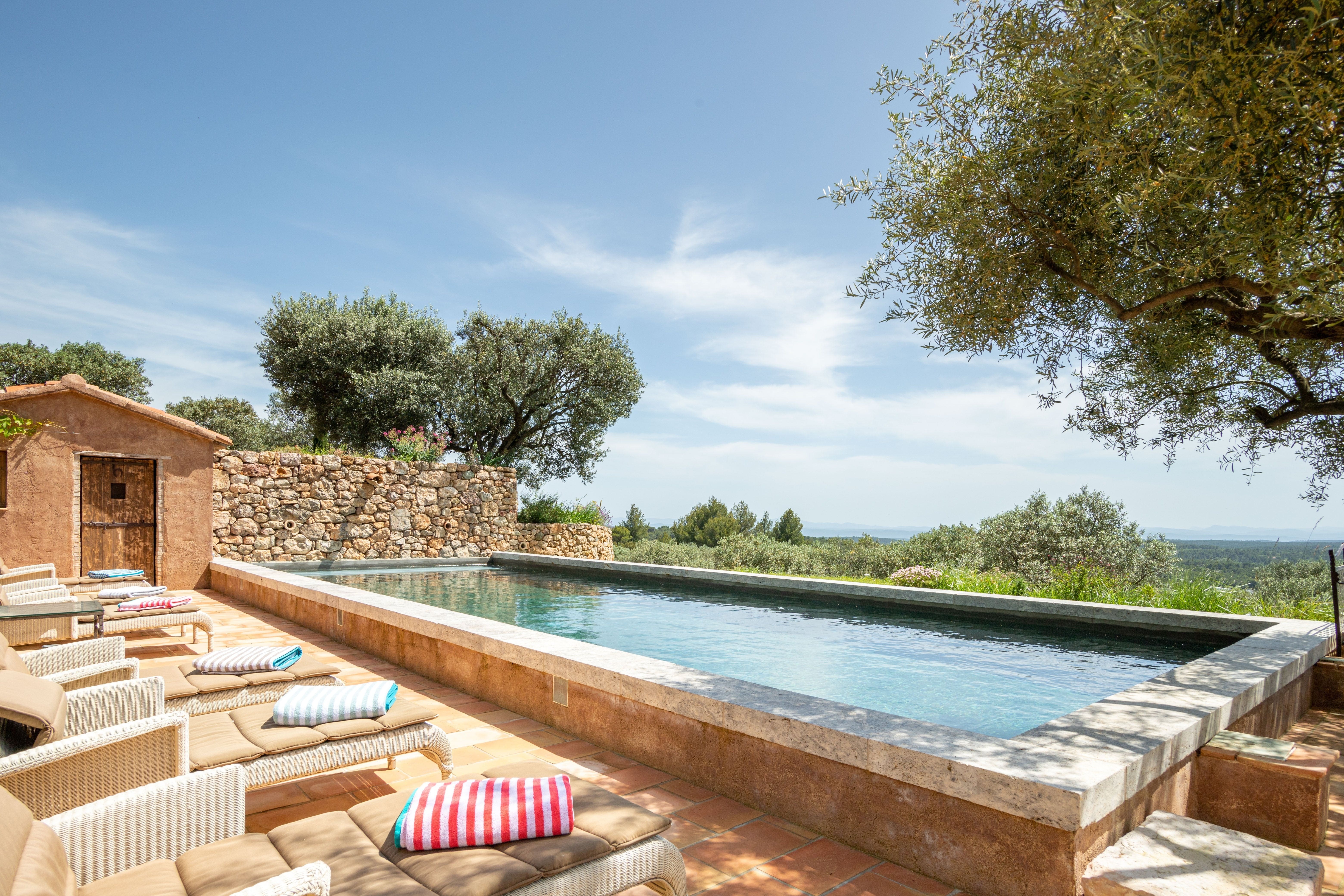 Mas Verdon Var: Charming 3-Bedroom Apartment with Lake View and Pool, Var