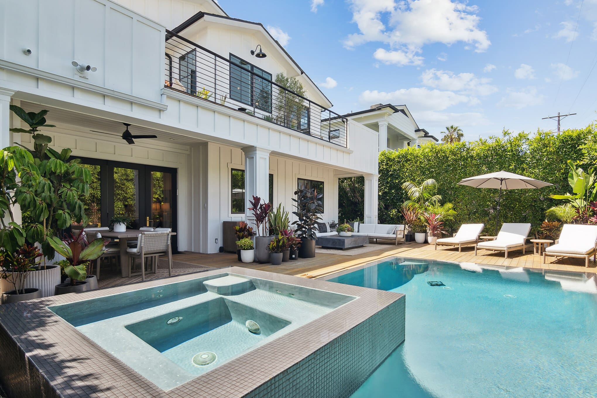 Melrose Haven: Luxury 5-Bedroom House with Private Pool, Los Angeles