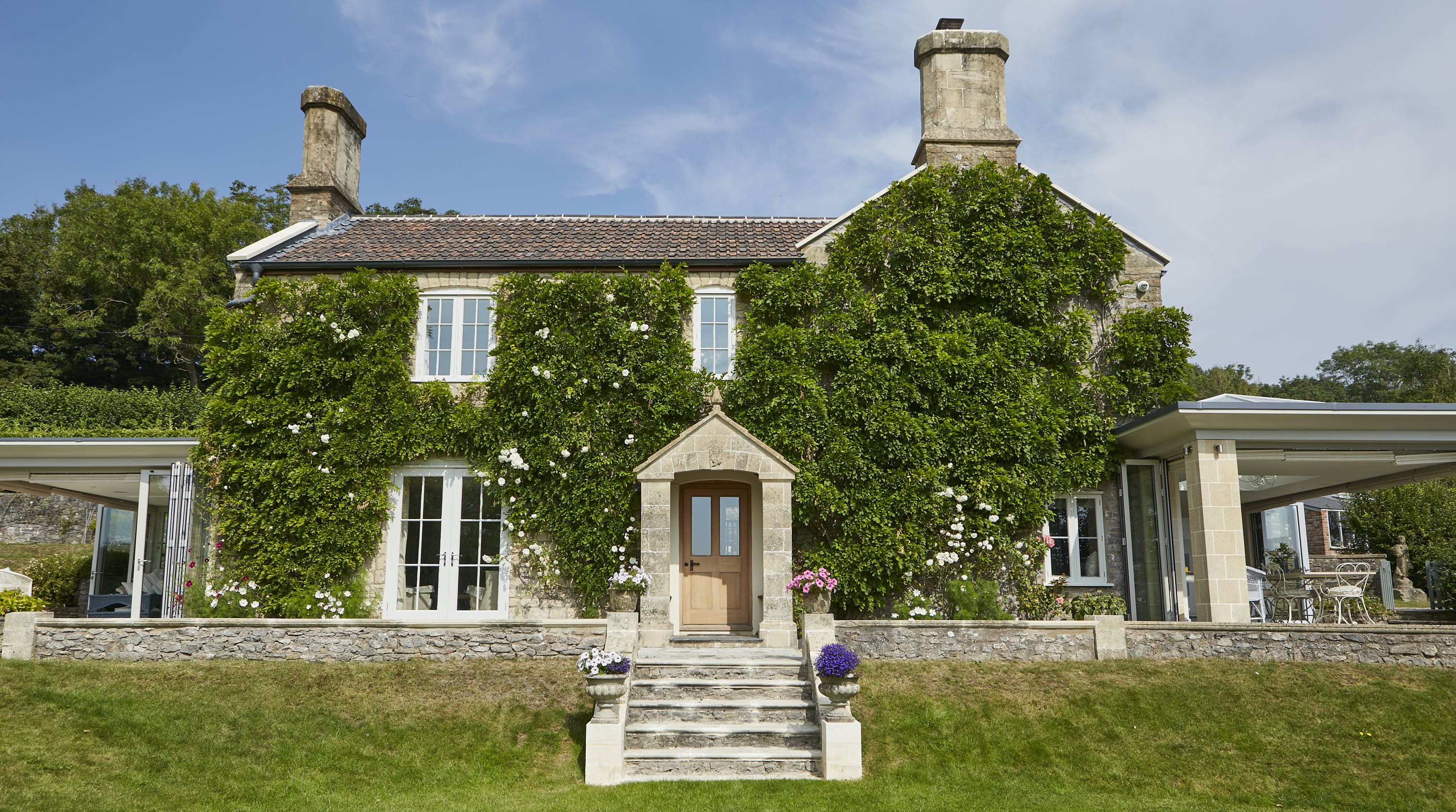 Millbrook Farm House: Historic 4-Bedroom Luxury Farmhouse Rental Somerset with Pool and Steam Room