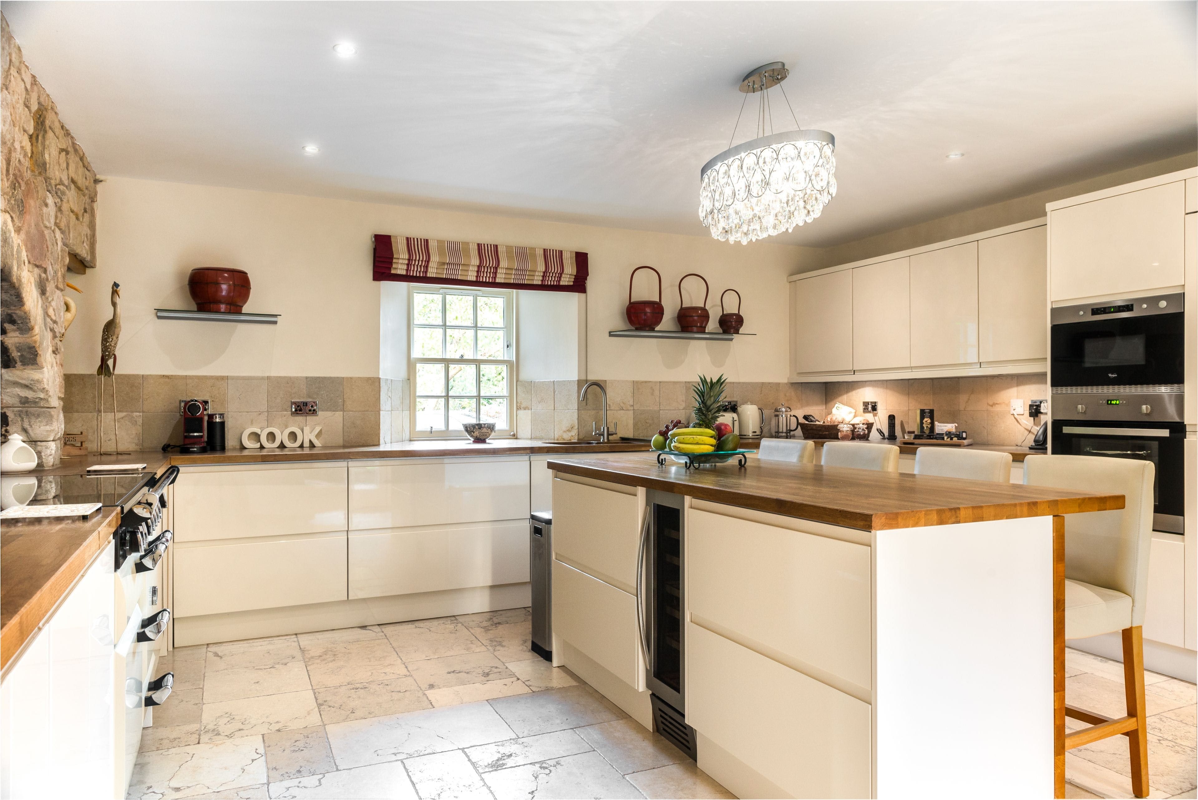 Millhouse Heritage House: Historic 5-Bedroom Luxury Apartment Rental Edinburgh with Hot Tub and Gardens