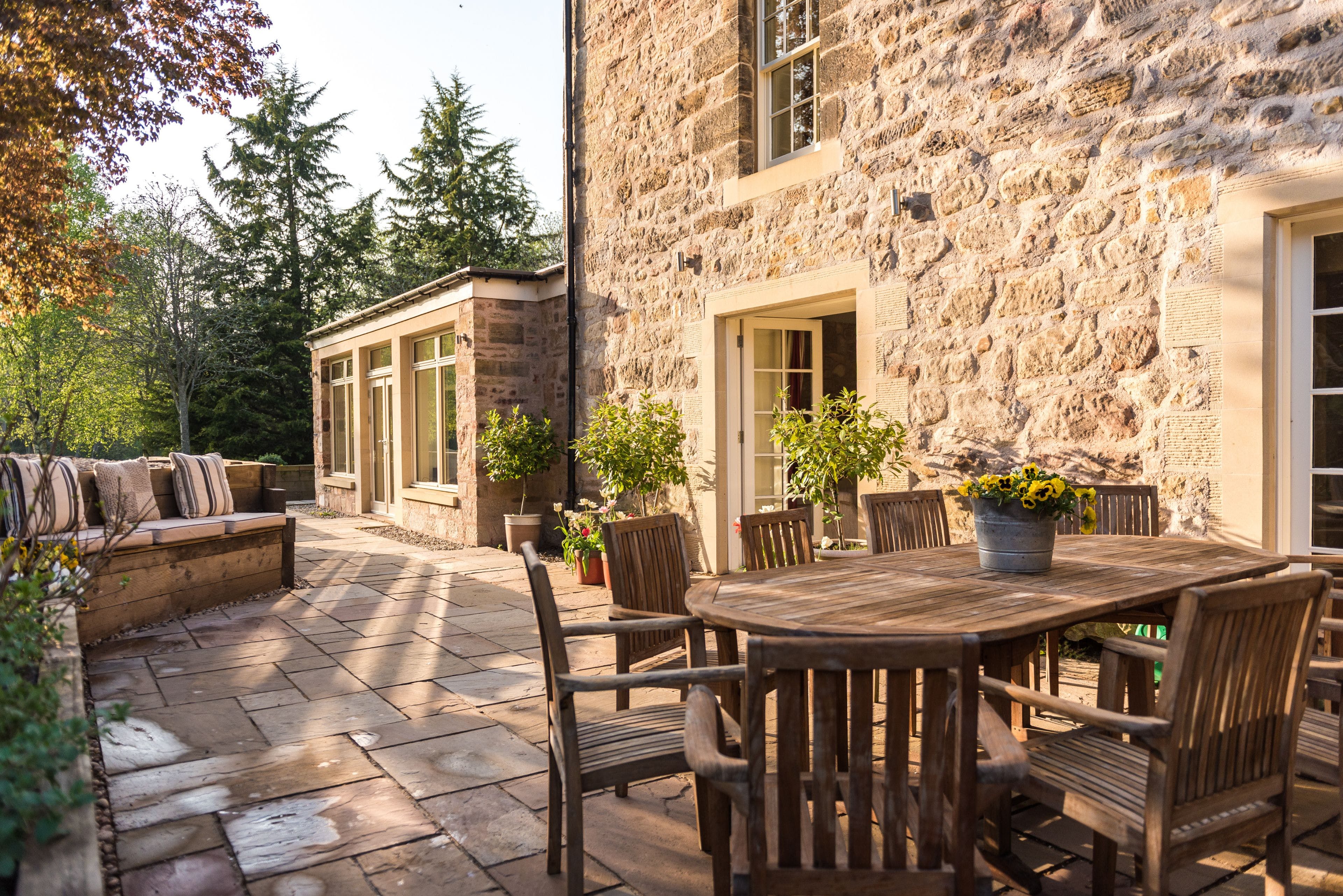 Millhouse Heritage House: Historic 5-Bedroom Luxury Apartment Rental Edinburgh with Hot Tub and Gardens