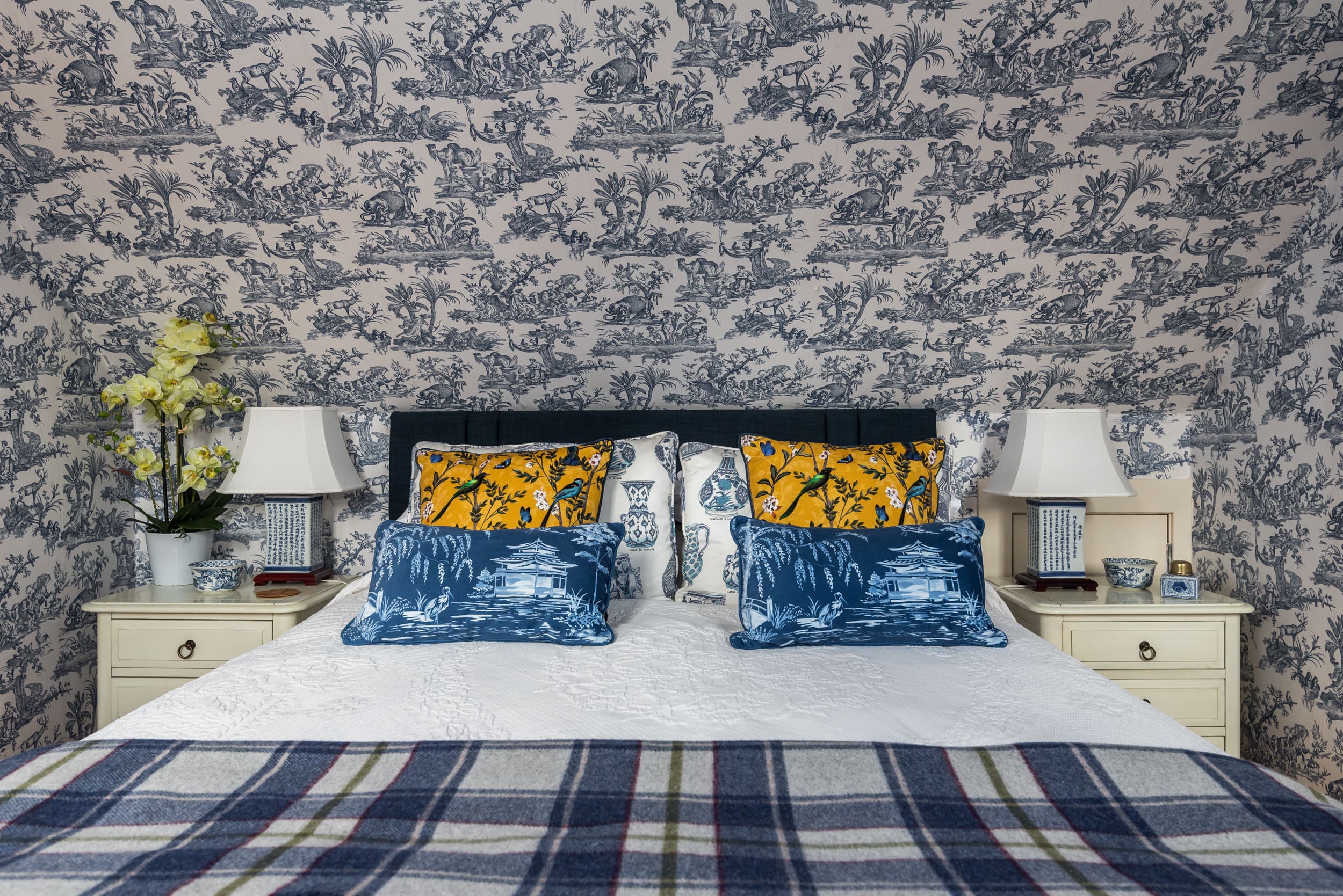 Millhouse Heritage House: Historic 5-Bedroom Luxury Apartment Rental Edinburgh with Hot Tub and Gardens