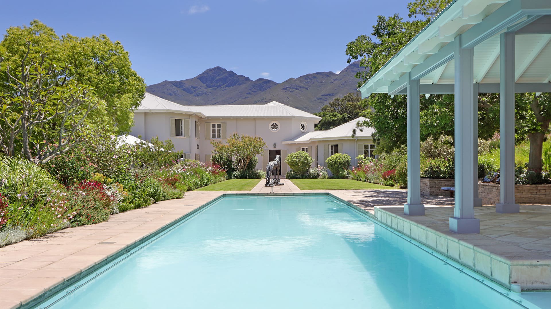 Mountainview Manor: French-Inspired 7-Bedroom Luxury Villa Rental Cape Town with Tennis Court and Pool