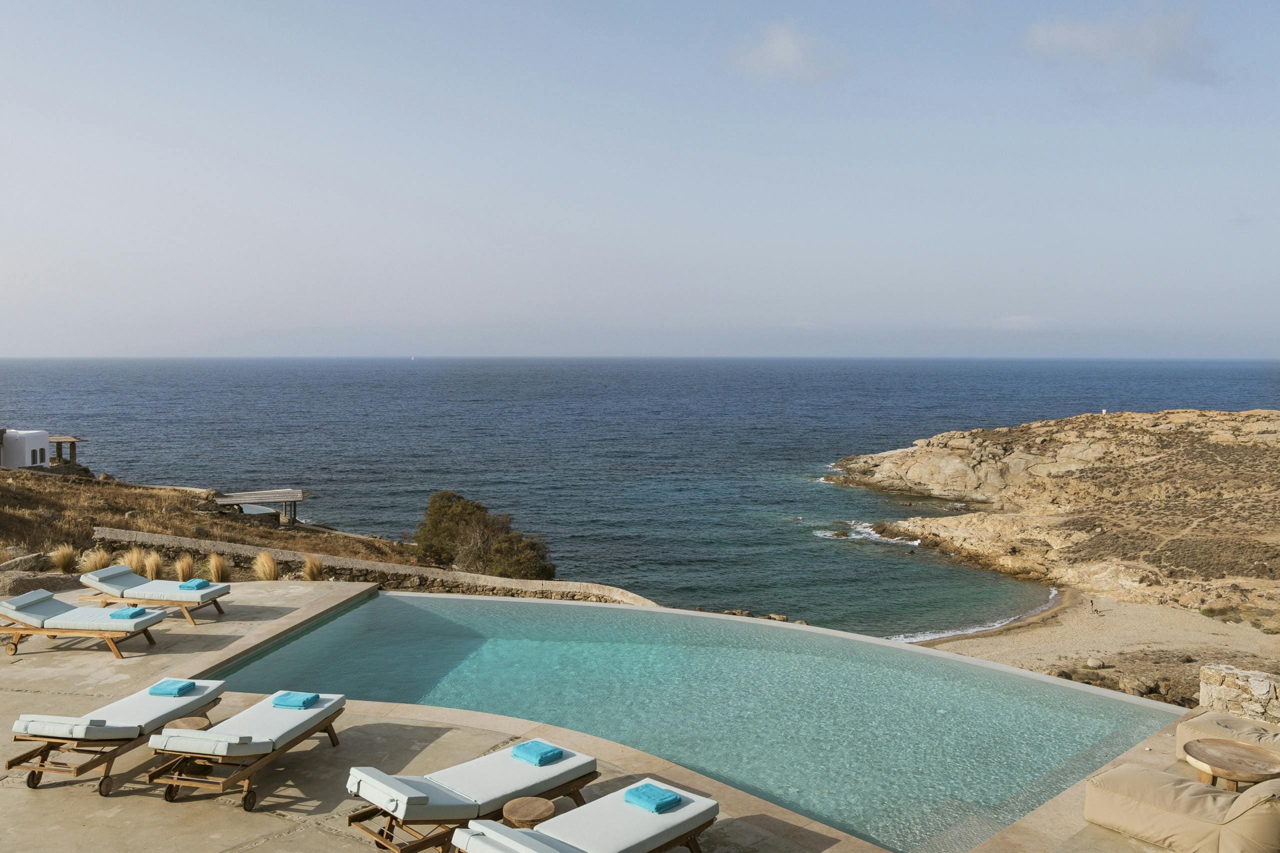 Oikía Thalassopoulo: Stunning 9-Bedroom Luxury Villa Rental with Infinity Pool, Mykonos