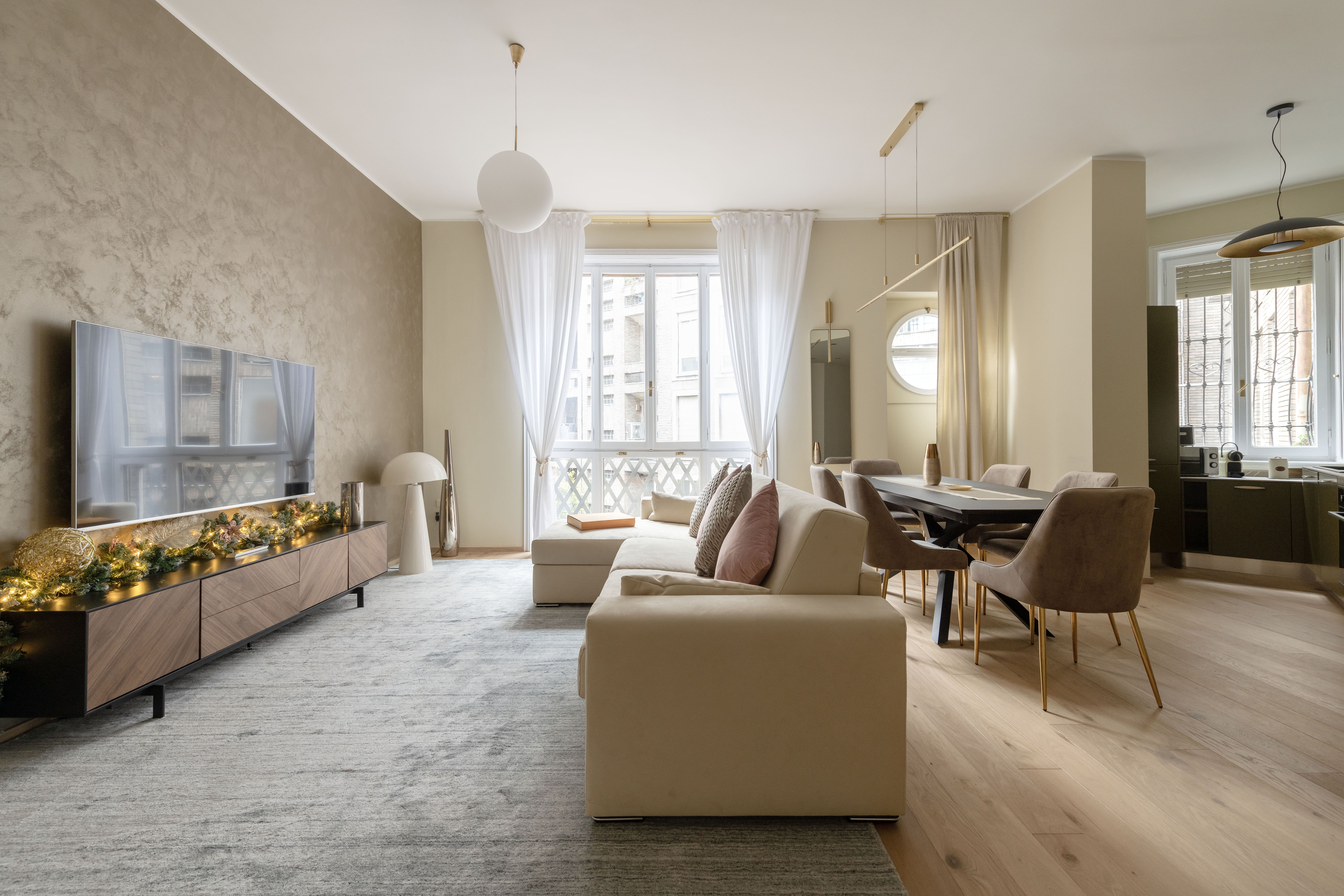 Palazzo Ambrosiano Missori: Luxury 2-Bedroom Apartment with Family Amenities, Milan