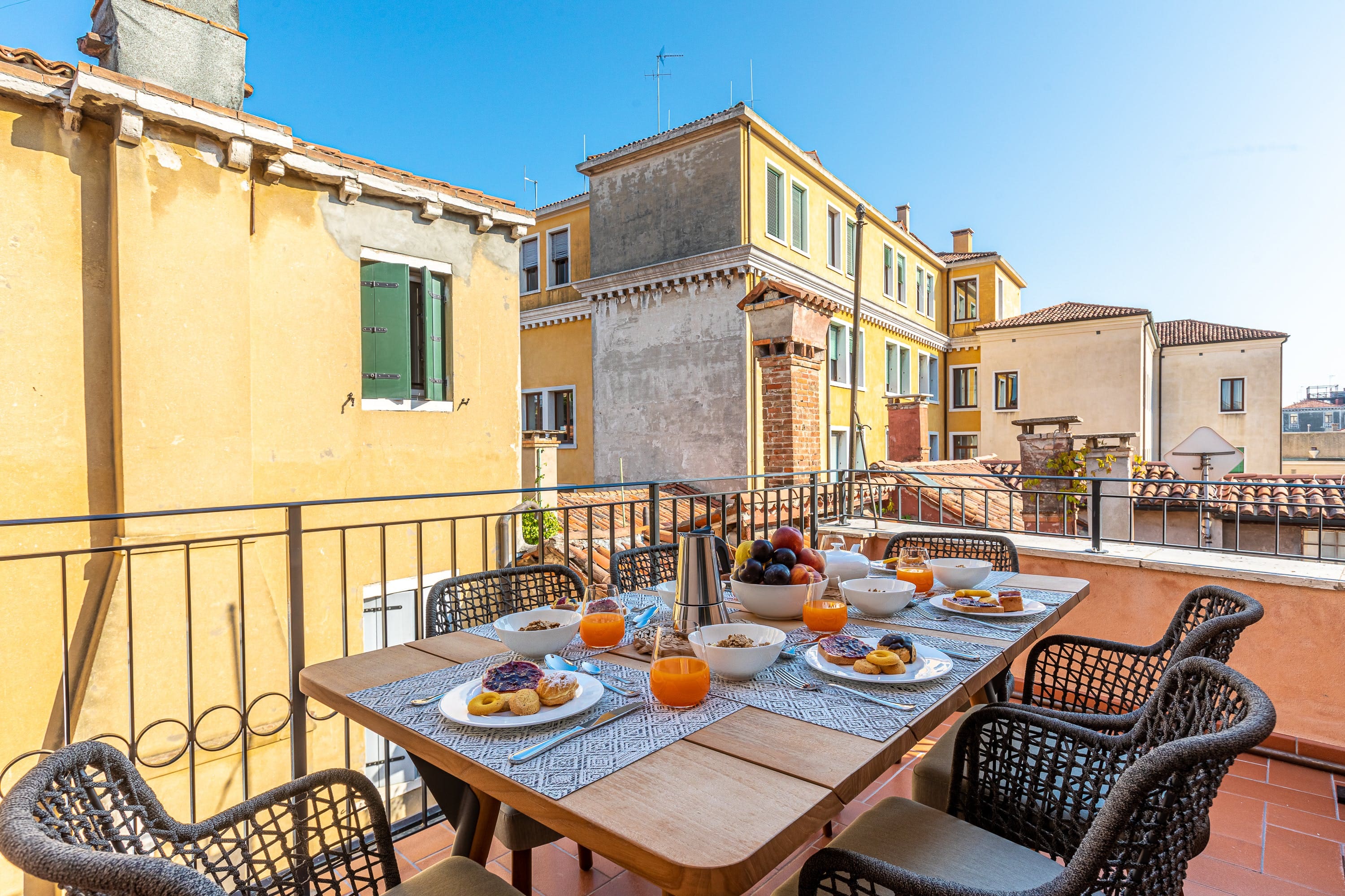 Palazzo Angelo San Marco: Elegant 3-Bedroom Penthouse with Seaview and Terrace, San Marco