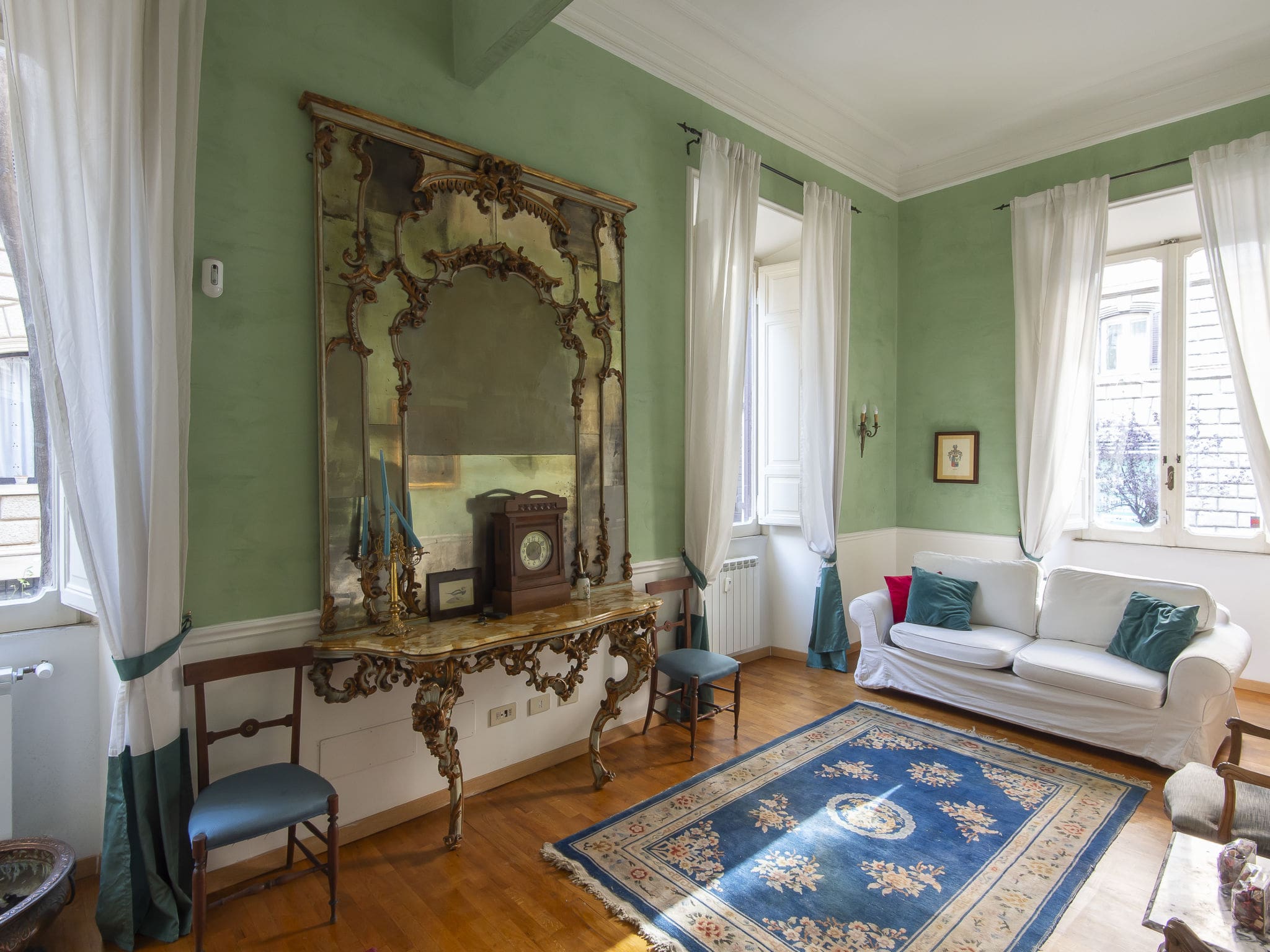 Palazzo Aurelio Vaticano: Stunning Three-Bedroom Historic Apartment Near Vatican City with Antique Furnishings in Rome