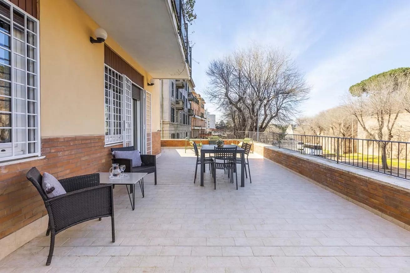 Palazzo Aventino San Saba: Spacious 5-Bedroom Luxury Apartment with Terrace, Rome