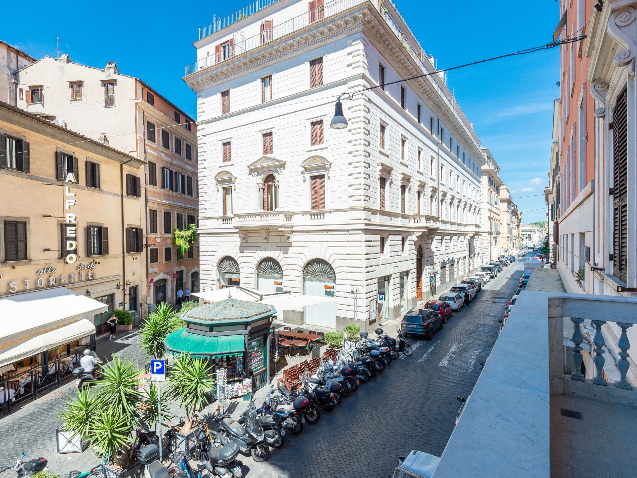 Palazzo Barberini Roma Rome: Historical City Center: Elegant One-Bedroom Apartment Near Spanish Steps and Trevi Fountain in Historic Rome