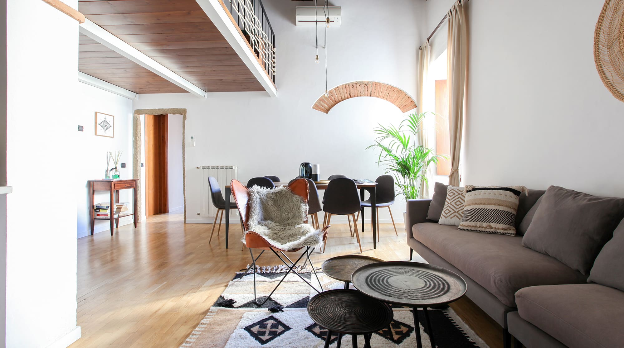 Palazzo Battistero Florence: Spacious 4-Bedroom Apartment with Air-Con, Florence Duomo