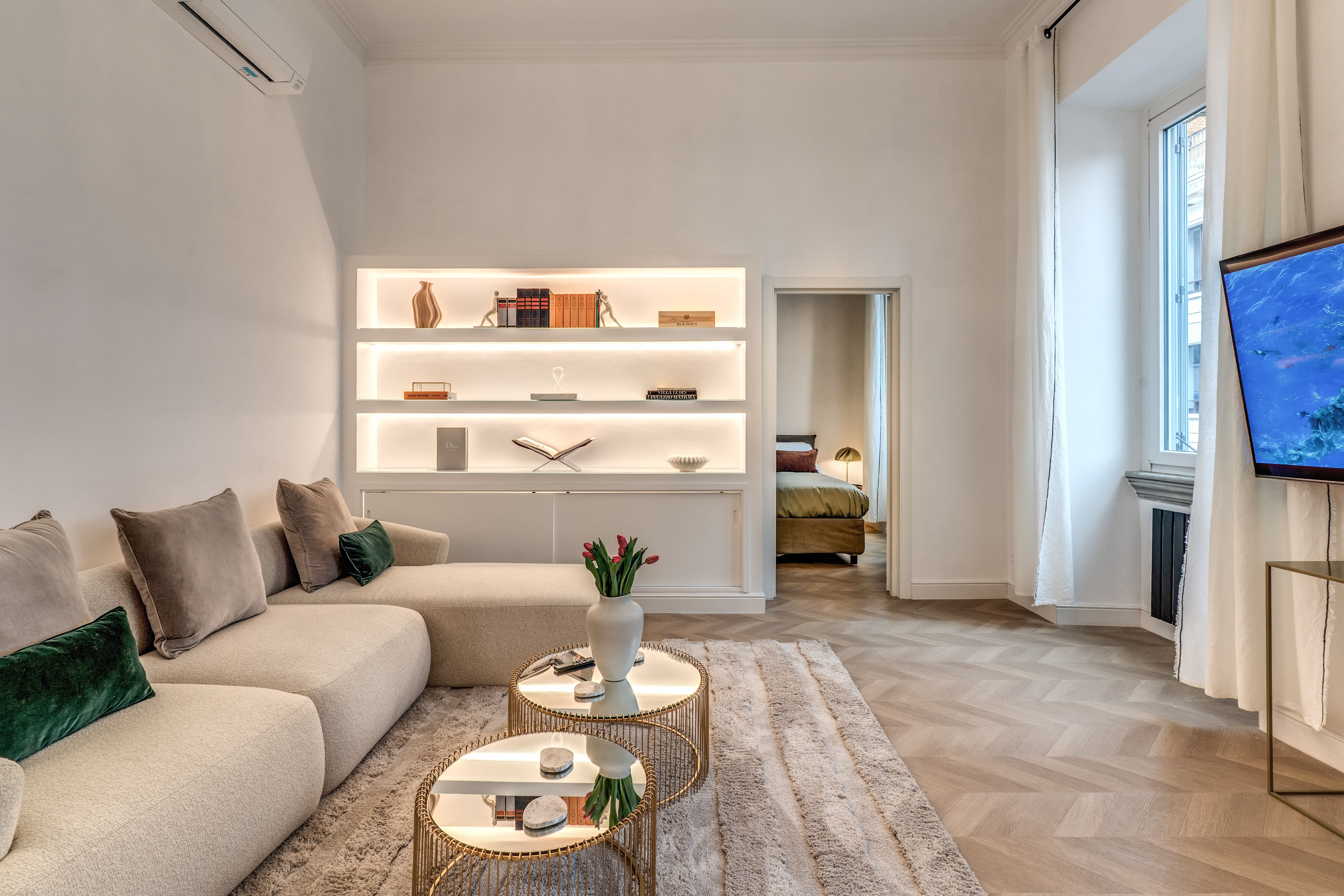 Palazzo Borghese Rome: Luxury 4-Bedroom Apartment with Air-Con, Rome