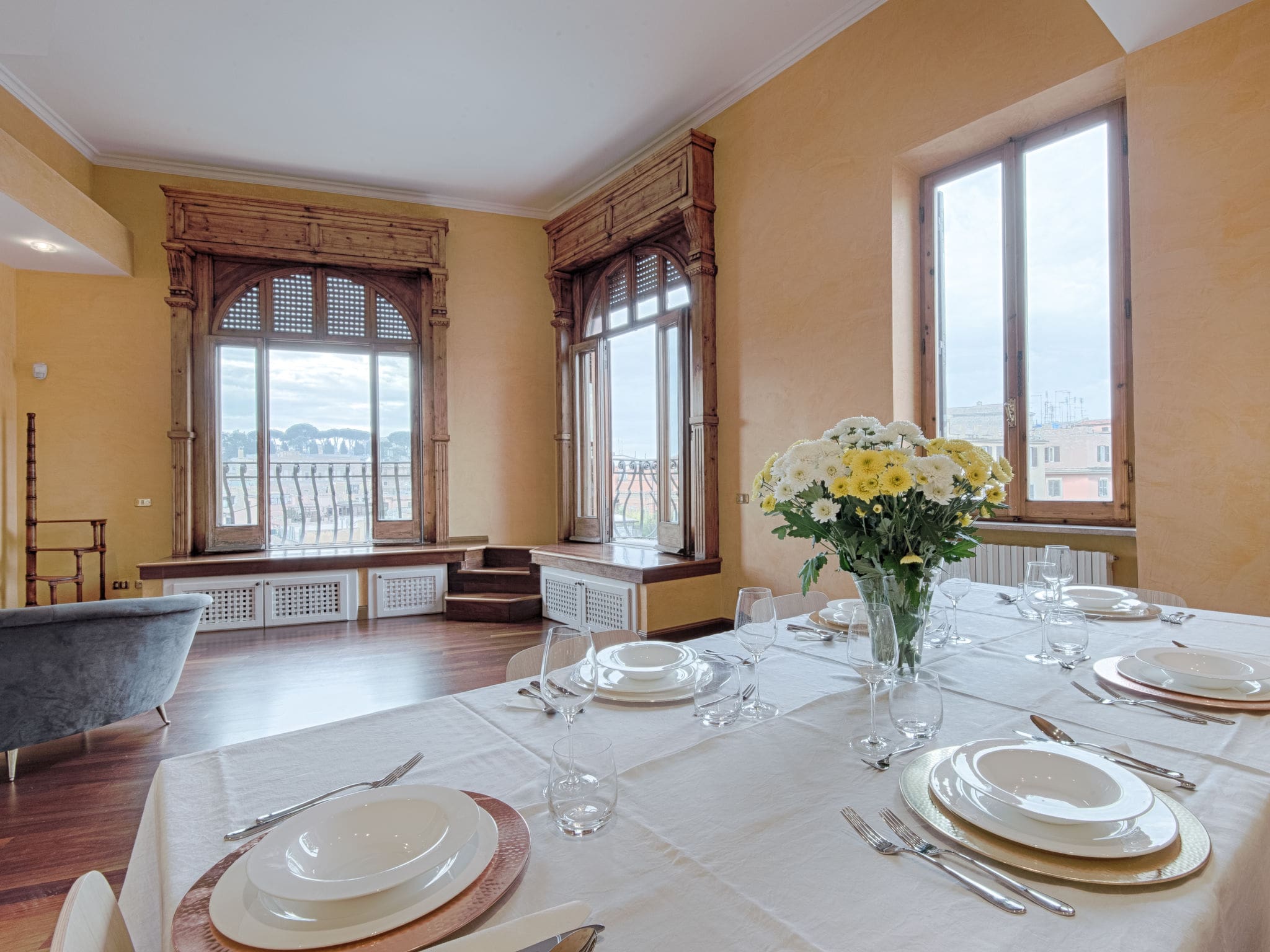Palazzo Borgo Roma: Modern 3-Bedroom Apartment with Vatican Views in Historic Rome Center Italy