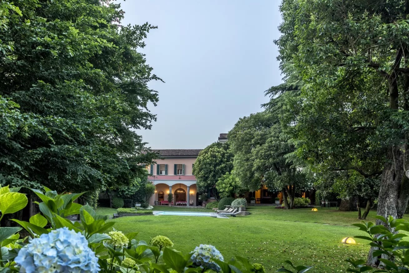 Palazzo Bornato Brescia: Spacious 11-Bedroom Apartment with Private Pool, Brescia Countryside