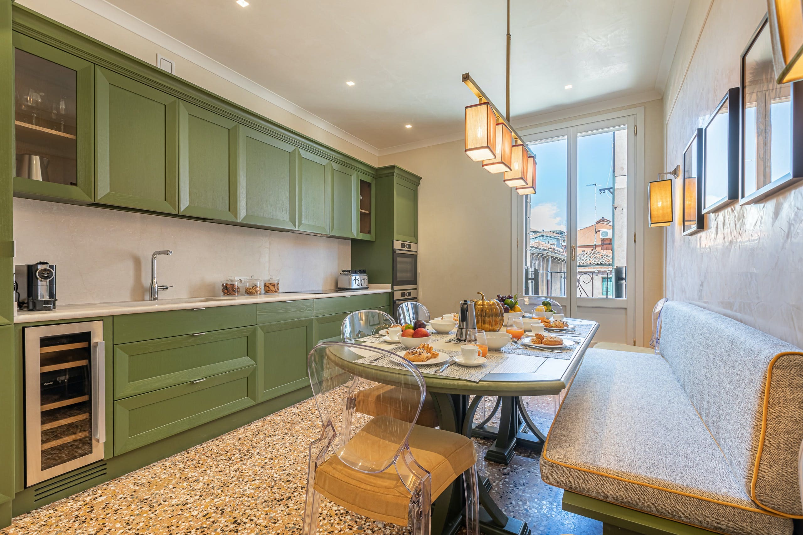 Palazzo Ca’ Dario Dorsoduro: Elegant 4-Bedroom Apartment with Sea Views, Dorsoduro, Venice