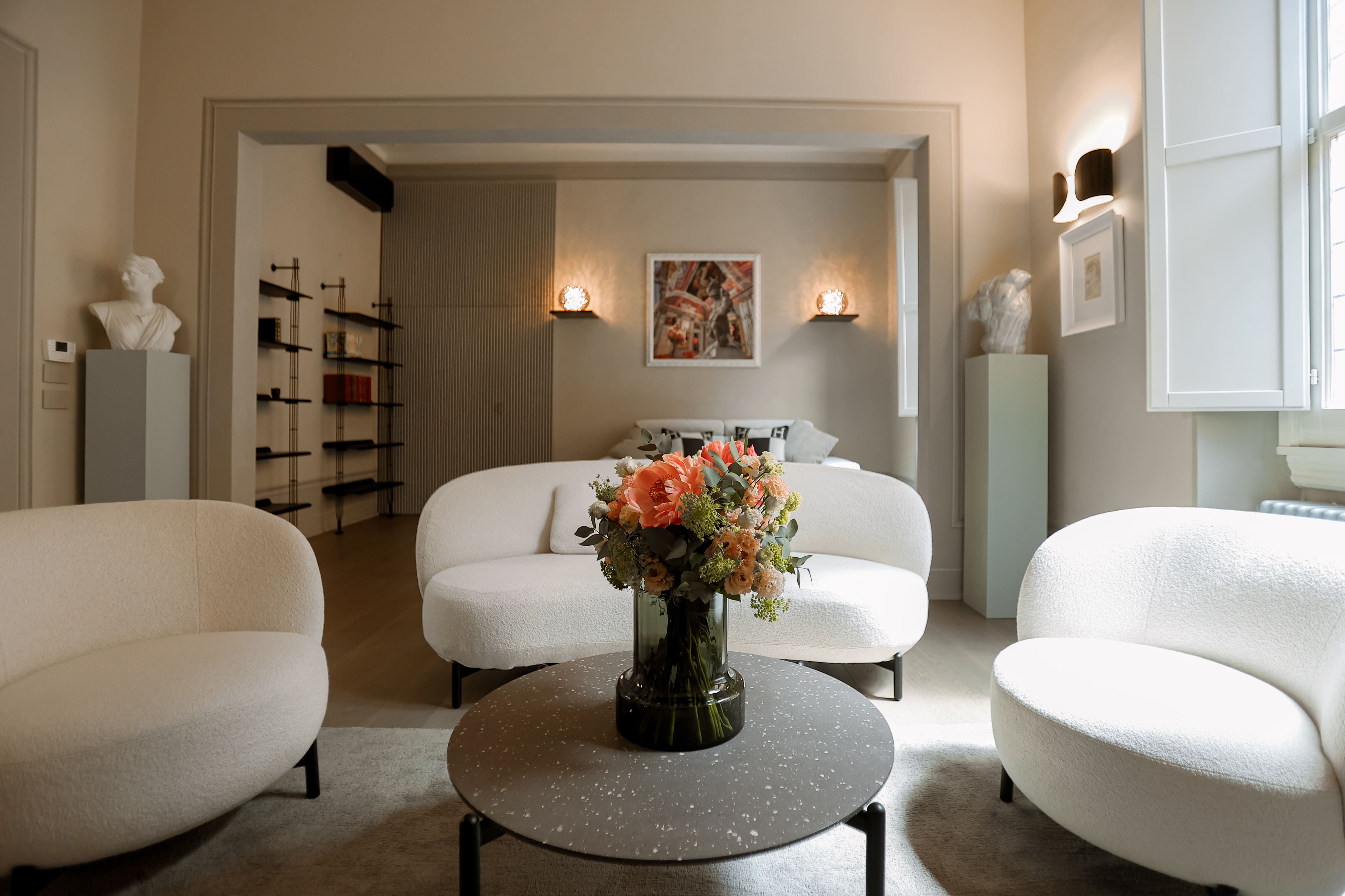 Palazzo Canto Firenze: Chic 2-Bedroom Apartment with En-Suite Bathrooms, Florence