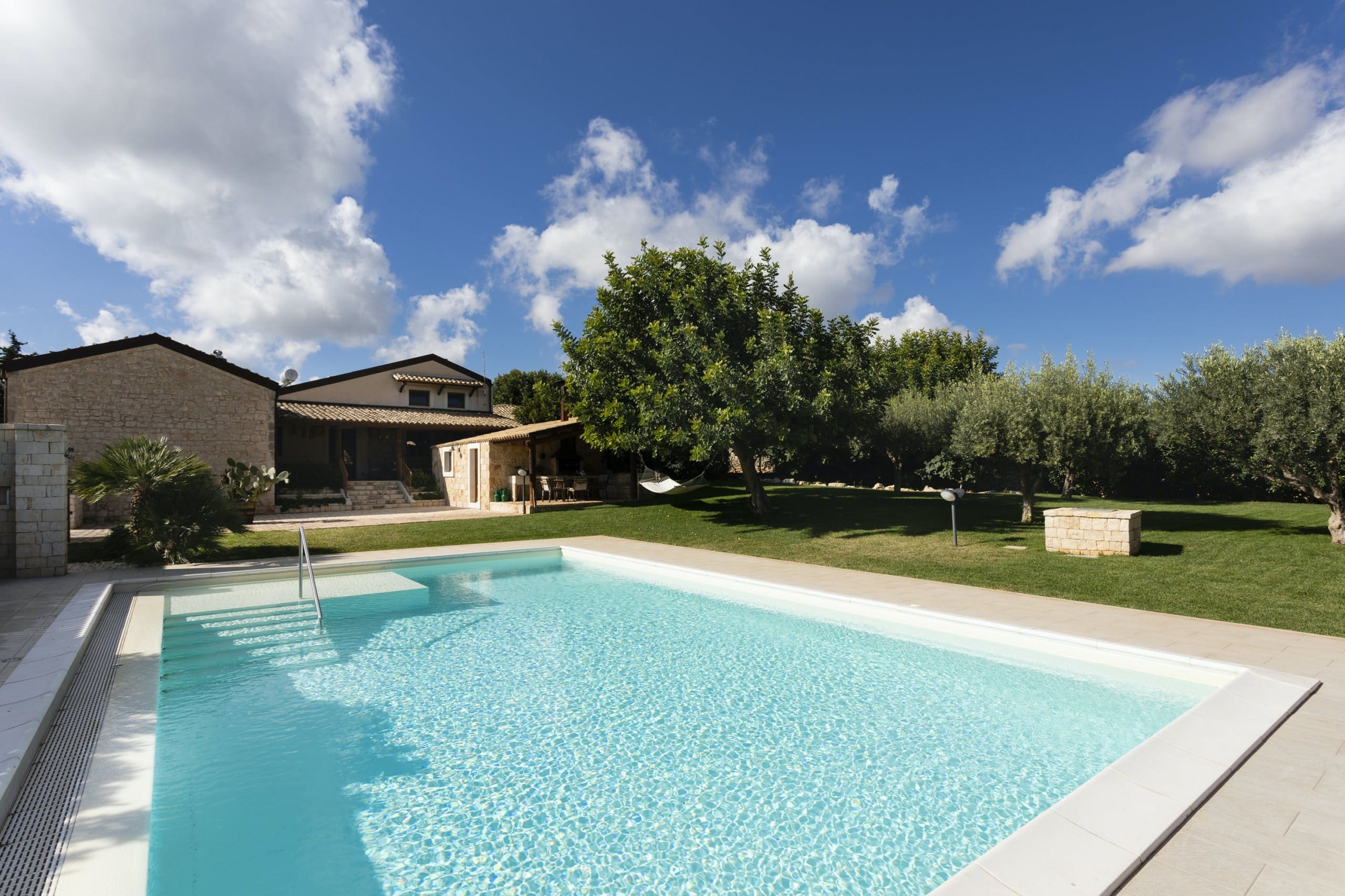 Palazzo Carob Modica: Spacious 5-Bedroom Apartment with Seaview and Pool, Sicily