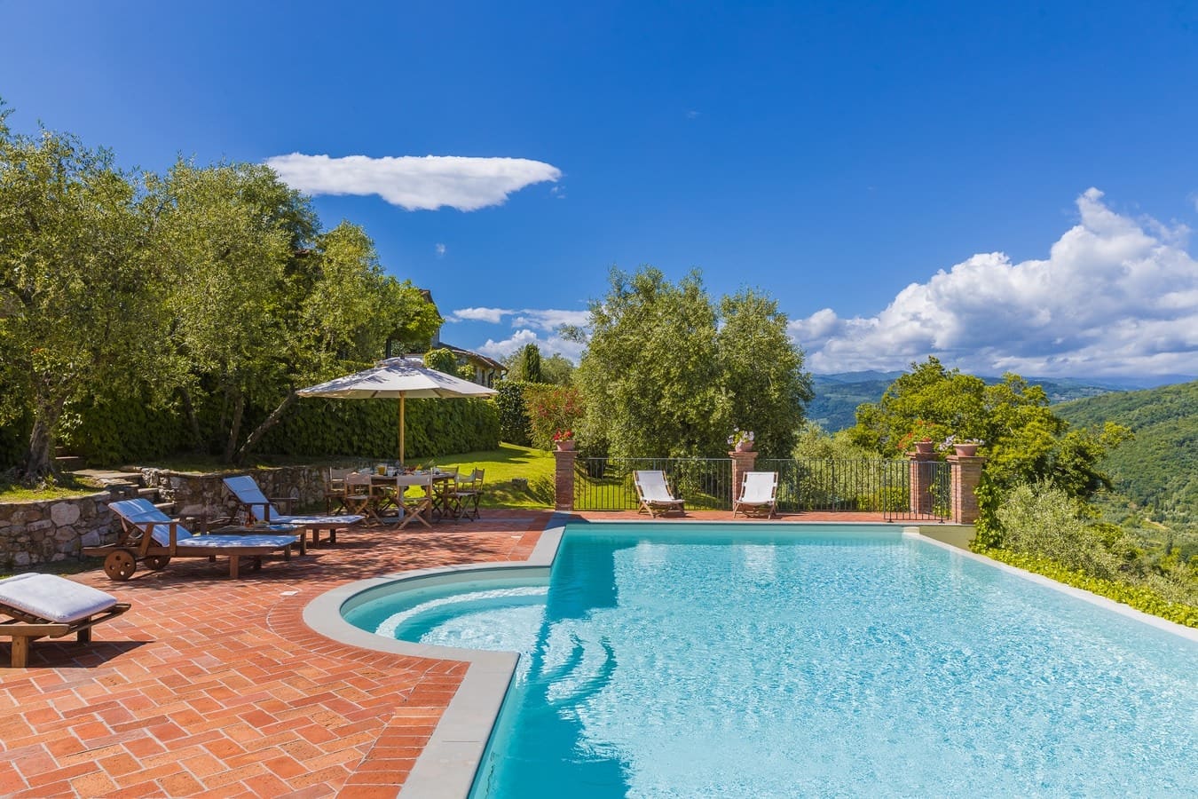 Palazzo Castagneto Tuscany: 7-Bedroom Luxury Apartment with Pool, Tuscany