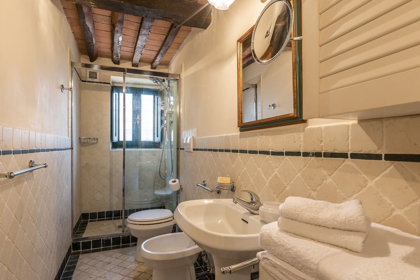 Palazzo Castagneto Tuscany: 7-Bedroom Luxury Apartment with Pool, Tuscany
