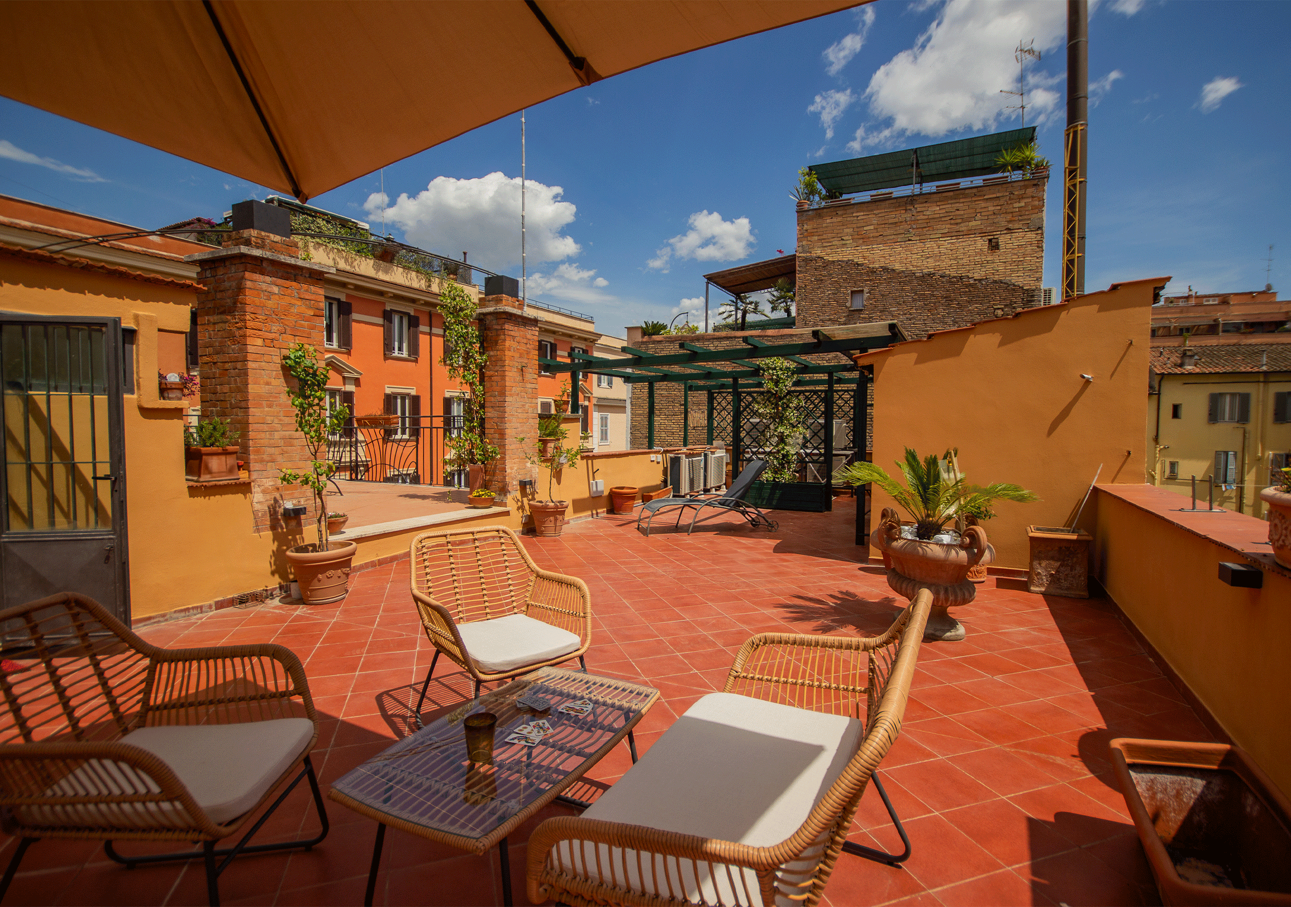 Palazzo Celio Roma: Spacious 3-Bedroom Apartment with Terrace, Colosseum & Roman Forums