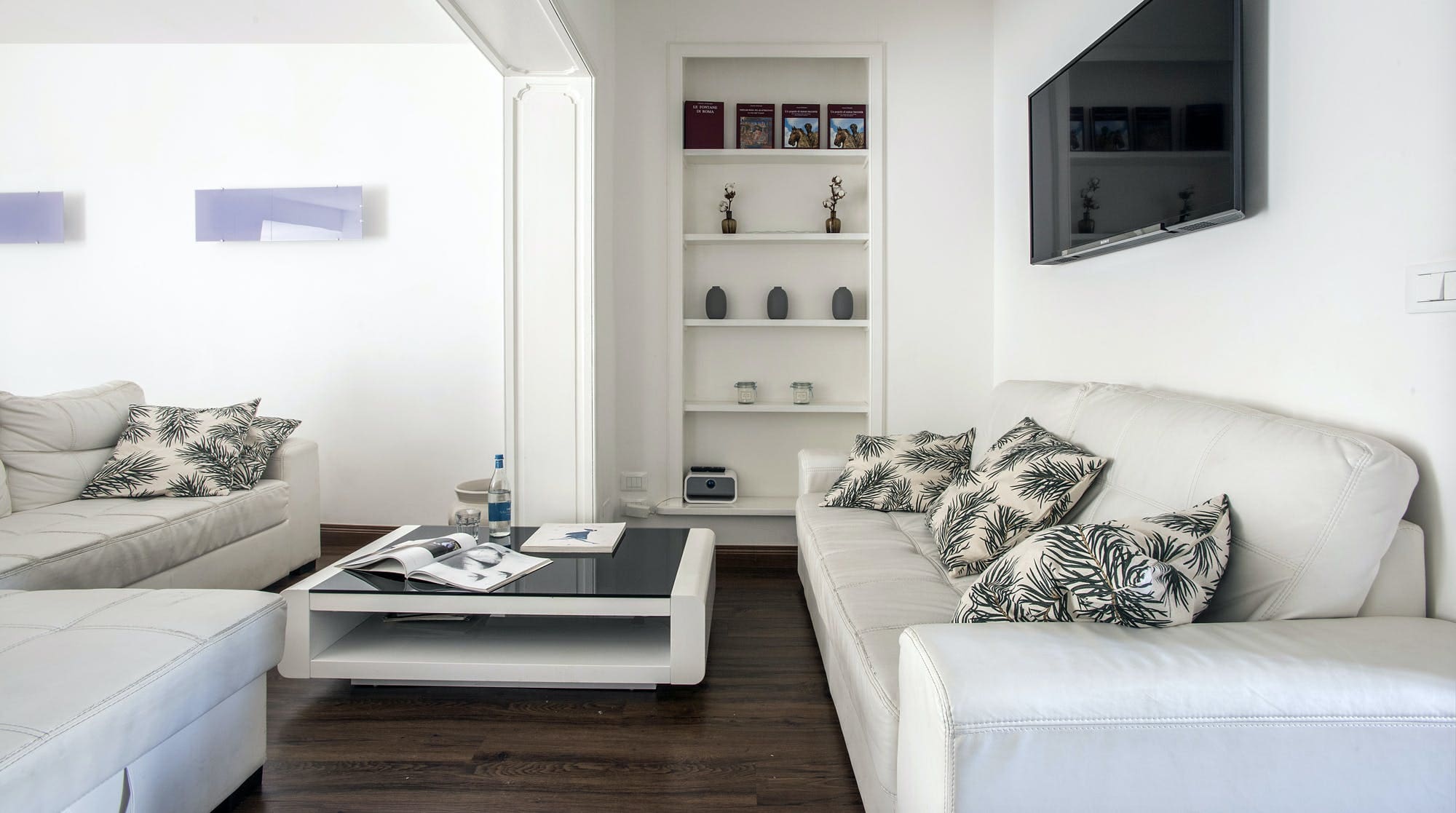 Palazzo Cesarini Campo: Spacious 5-Bedroom Luxury Apartment with Rooftop Views, Rome