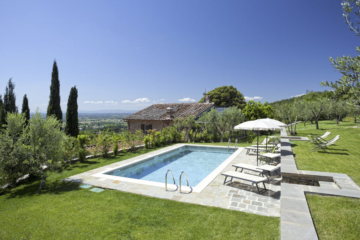Palazzo Chiana Cortona: Luxury 5-Bedroom Apartment with Pool and Countryside Views, Tuscany