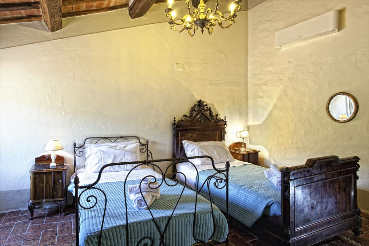 Palazzo Chiana Cortona: Luxury 5-Bedroom Apartment with Pool and Countryside Views, Tuscany