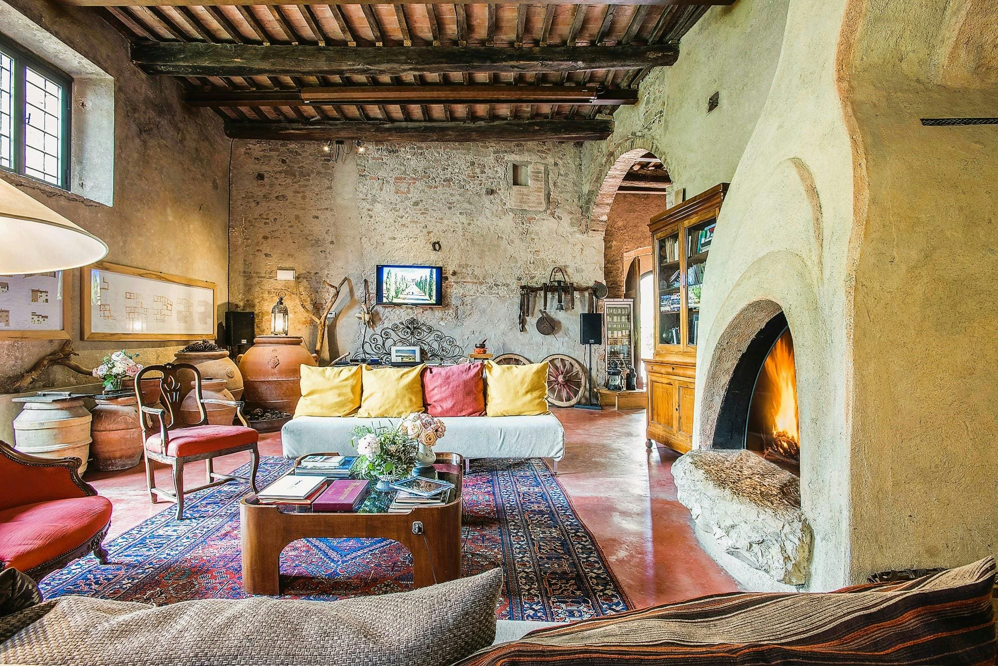 Palazzo Chianti Florence: Luxury 3-Bedroom Apartment with Countryside Views, Florence West