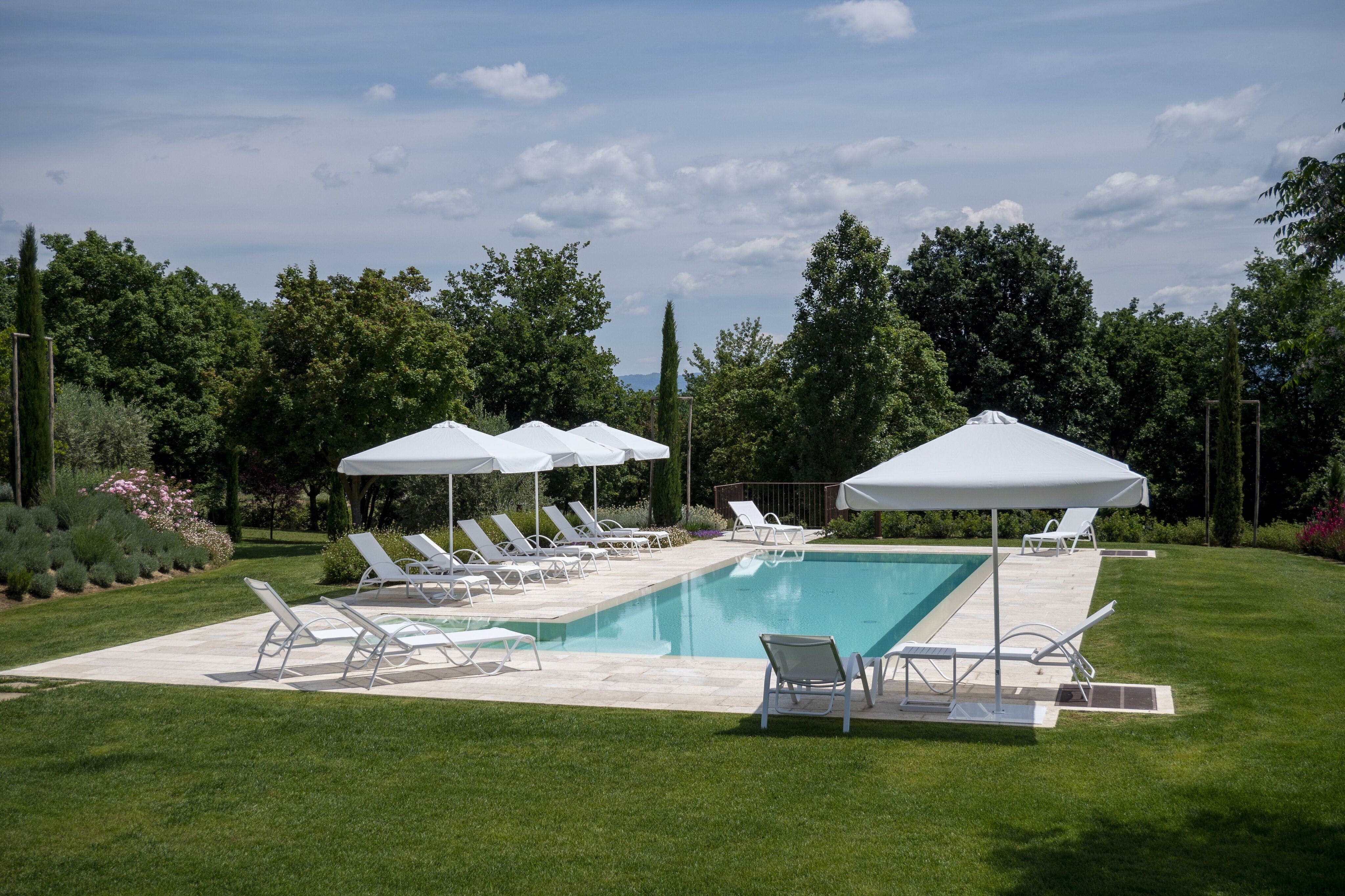 Palazzo Cipresso Cortona: Spacious 6-Bedroom Apartment with Infinity Pool, Val di Chiana