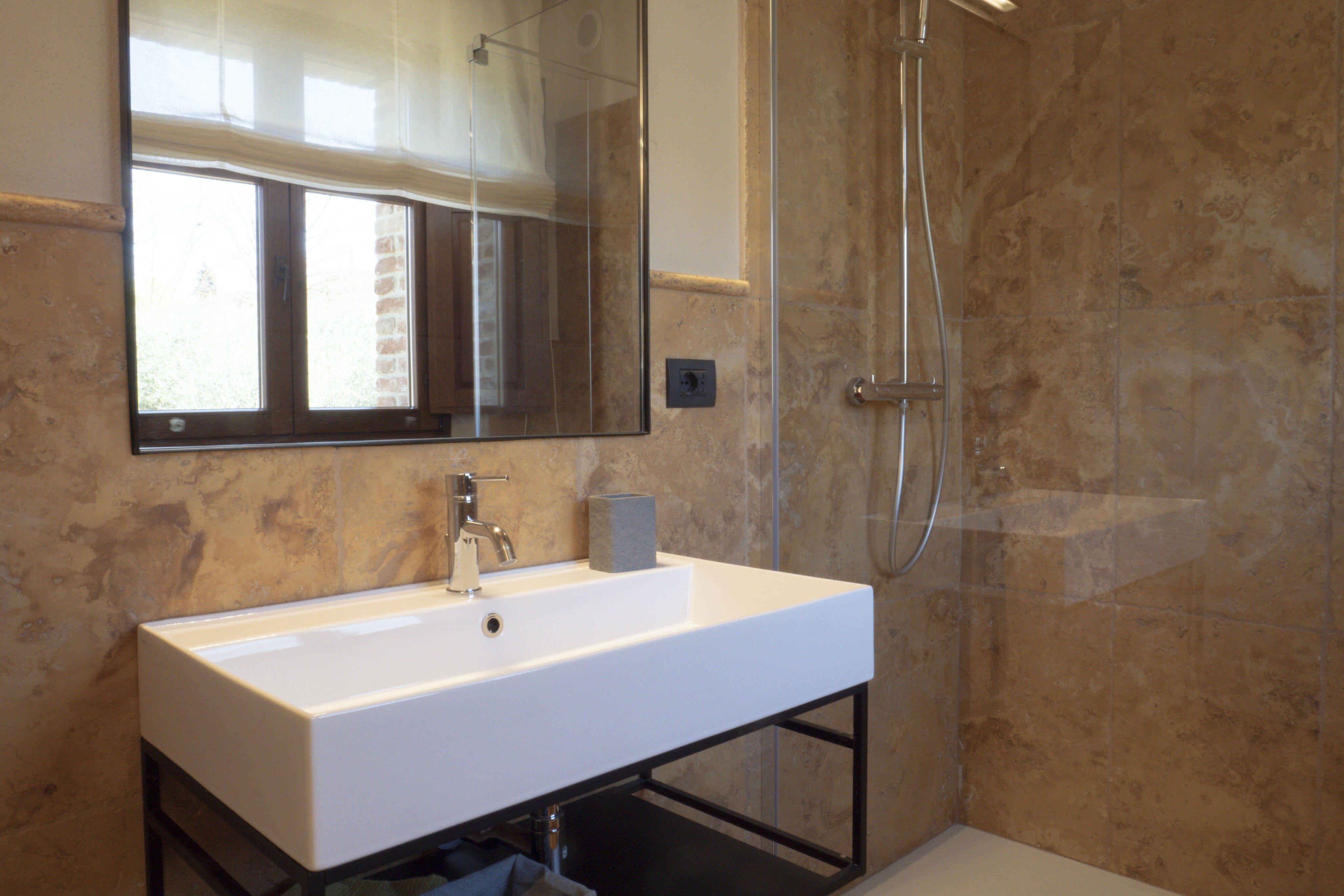 Palazzo Cipresso Cortona: Spacious 6-Bedroom Apartment with Infinity Pool, Val di Chiana