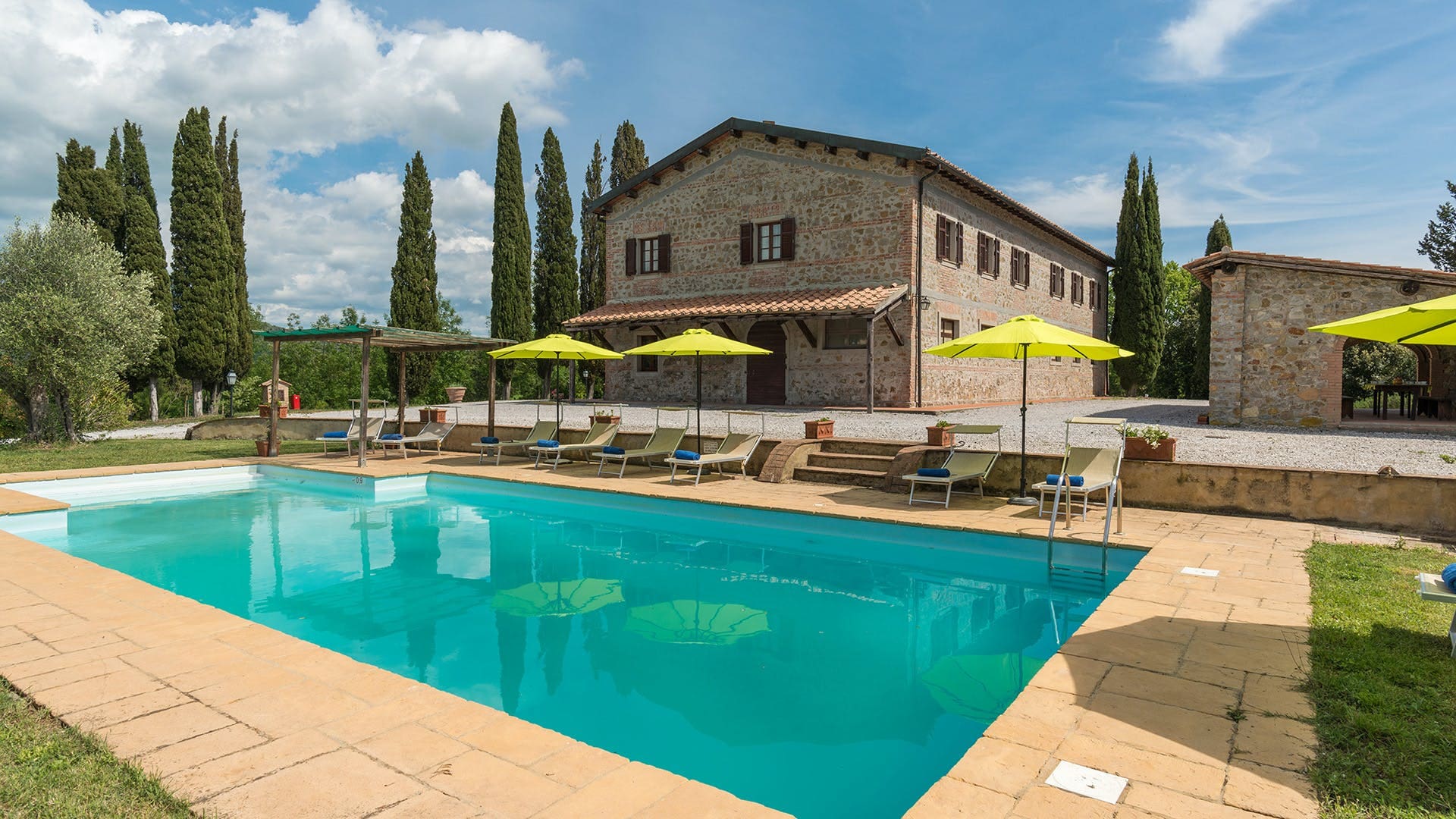 Palazzo Cipresso Livorno: Spacious 5-Bedroom Apartment with Pool and BBQ, Livorno