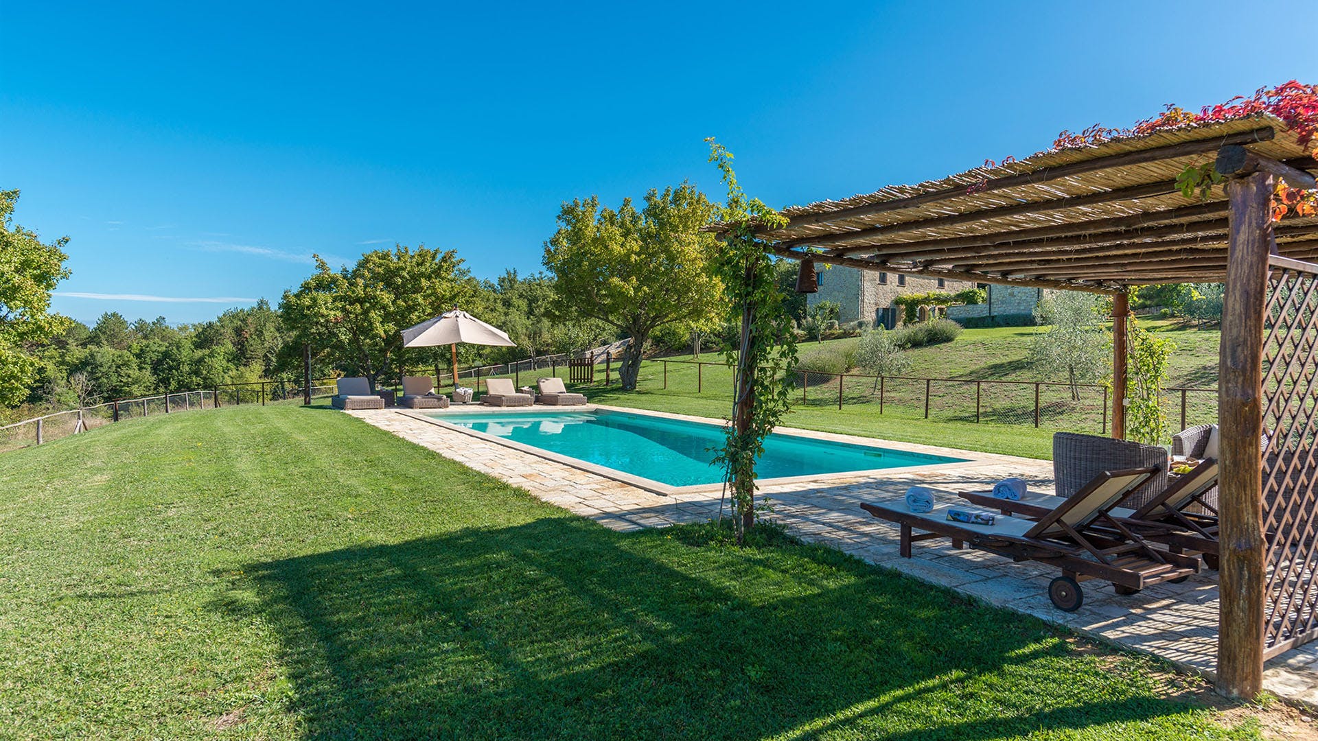Palazzo Cipresso Sarteano: Luxury 3-Bedroom Apartment with Pool and Tennis Court, Sarteano