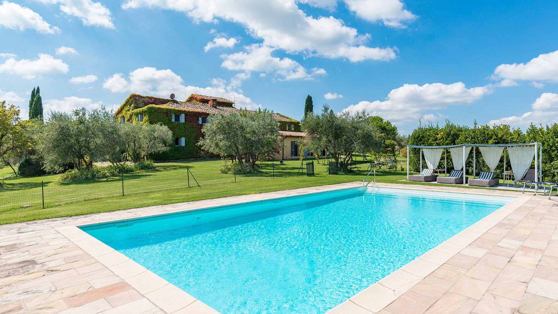 Palazzo Cipresso Tavarnelle: Spacious 6-Bedroom Apartment with Pool, Florence West