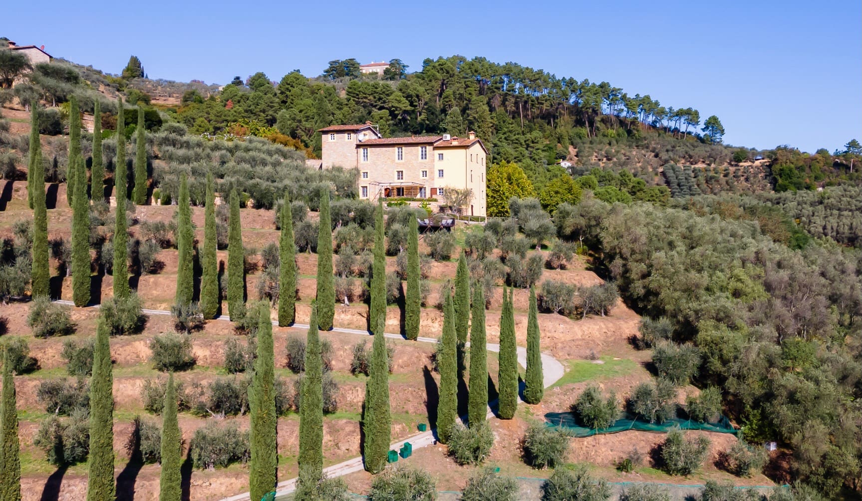 Palazzo Colle Lucca: Spacious 6-Bedroom Luxury Apartment with Pool and Tennis Court, Lucca