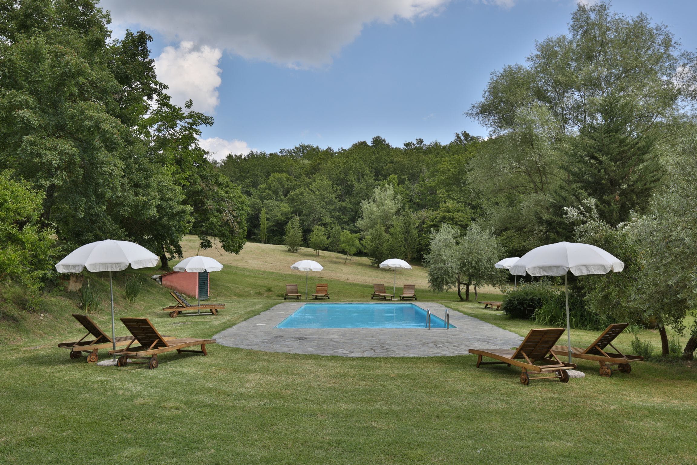 Palazzo Collina Florence: Spacious 5-Bedroom Apartment with Pool, Florence East