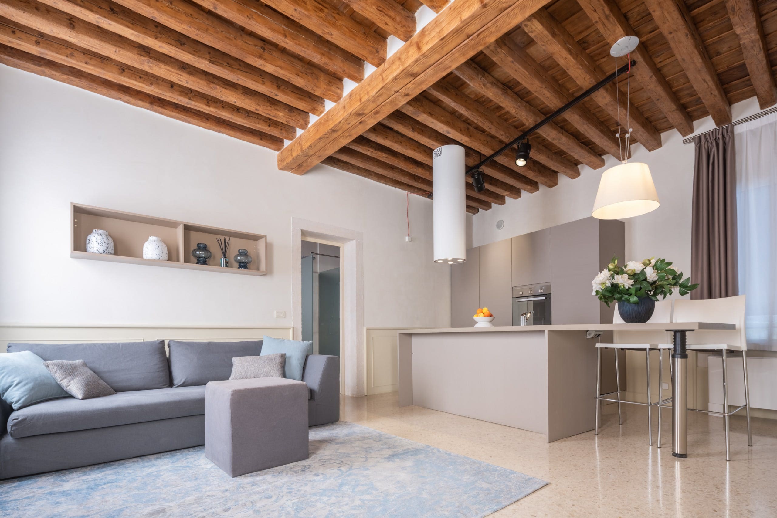 Palazzo Contarini Venezia San Marco: Elegant 1-Bedroom Apartment Rental with Seaview and Air-Con in Venice San Marco