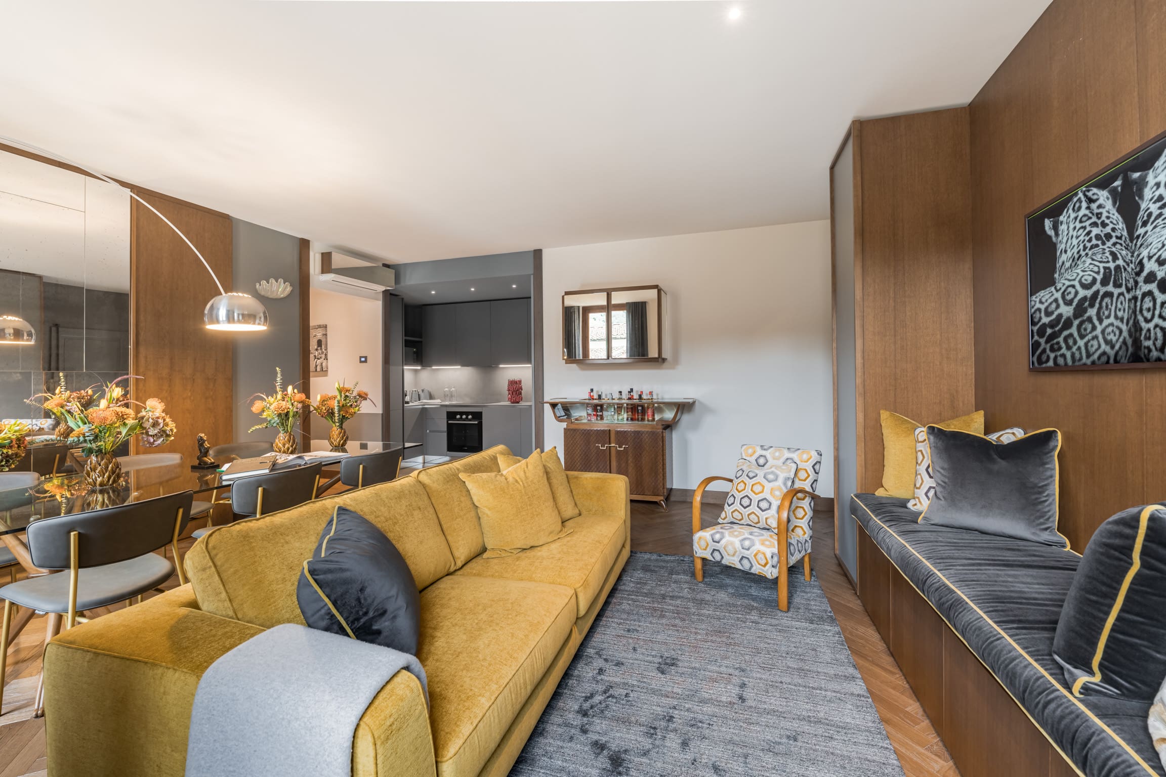 Palazzo Corridoio Florence: Luxury 3-Bedroom Apartment with Wine Tasting, Florence