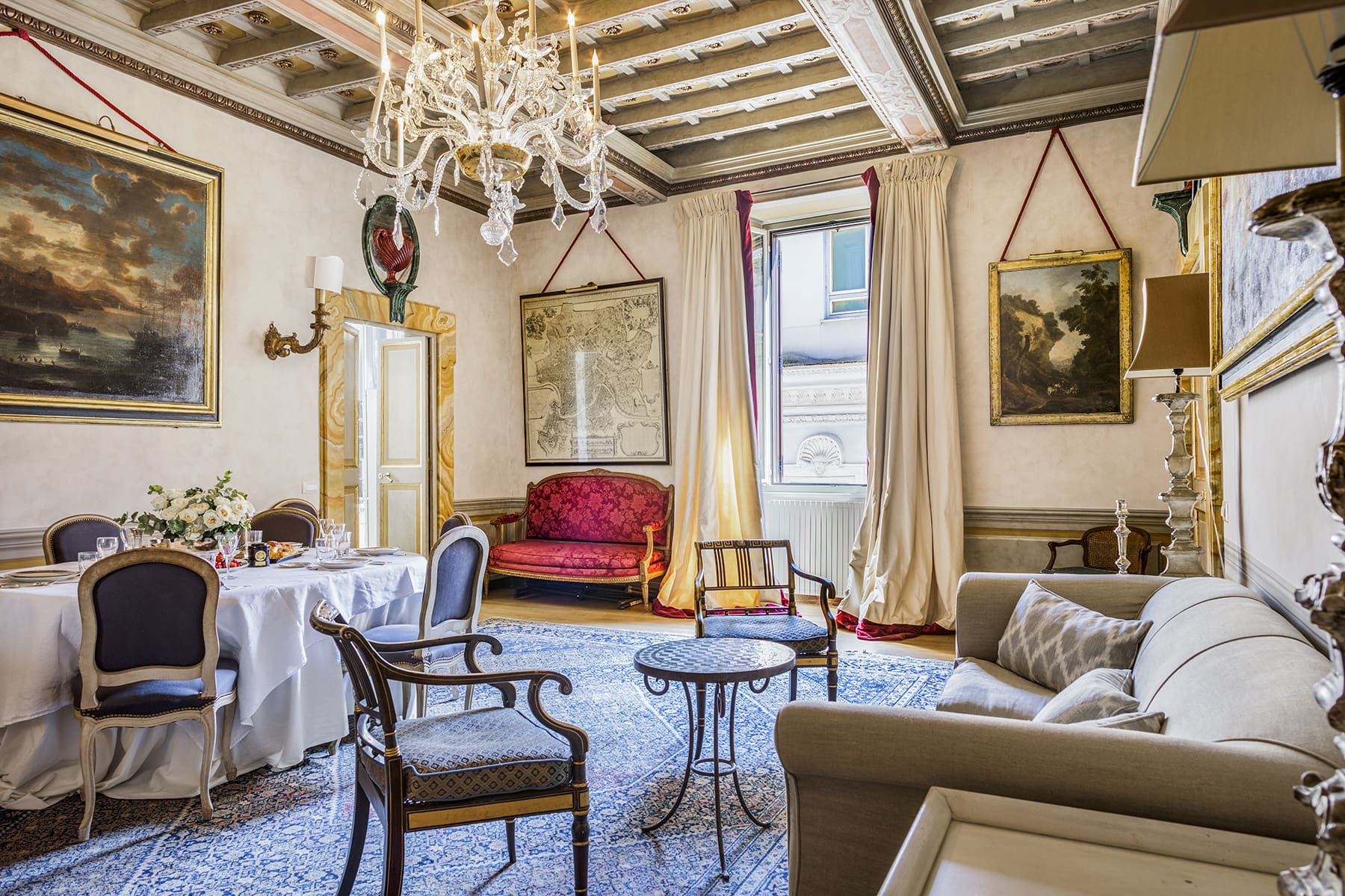 Palazzo Cupola Navona: Elegant 2-Bedroom Apartment with Historic Charm, Rome Navona
