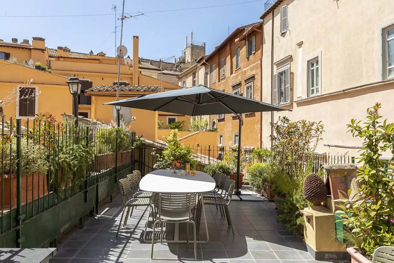 Palazzo Cupola Pantheon: 5-Bedroom Luxury Apartment with Rooftop Terrace, Rome Pantheon