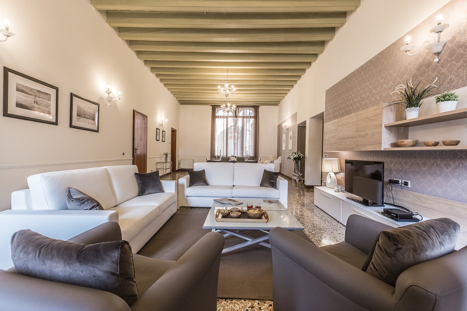 Palazzo Degolà Cannaregio: Elegant 4-Bedroom Apartment with Seaviews, Cannaregio Venice